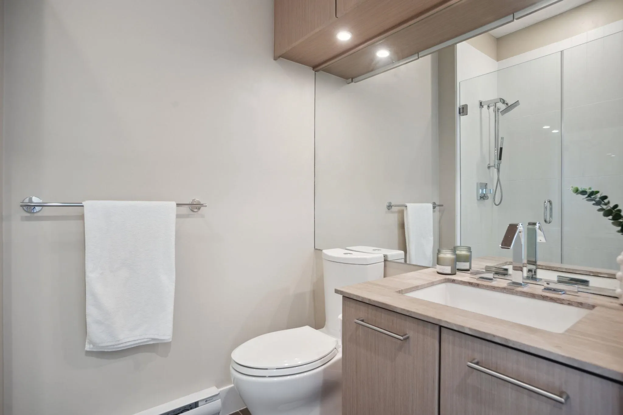 302 220 Salter Street