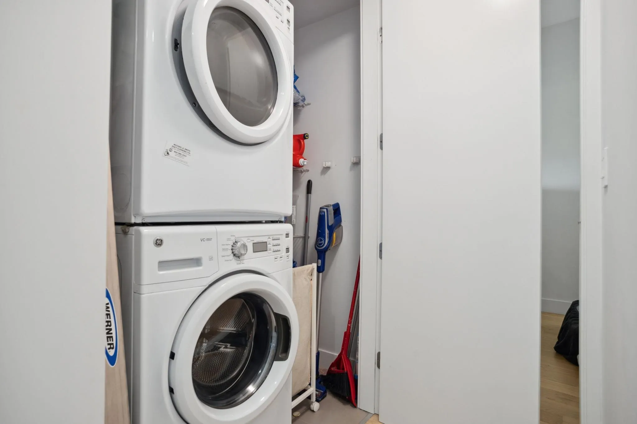 302 220 Salter Street