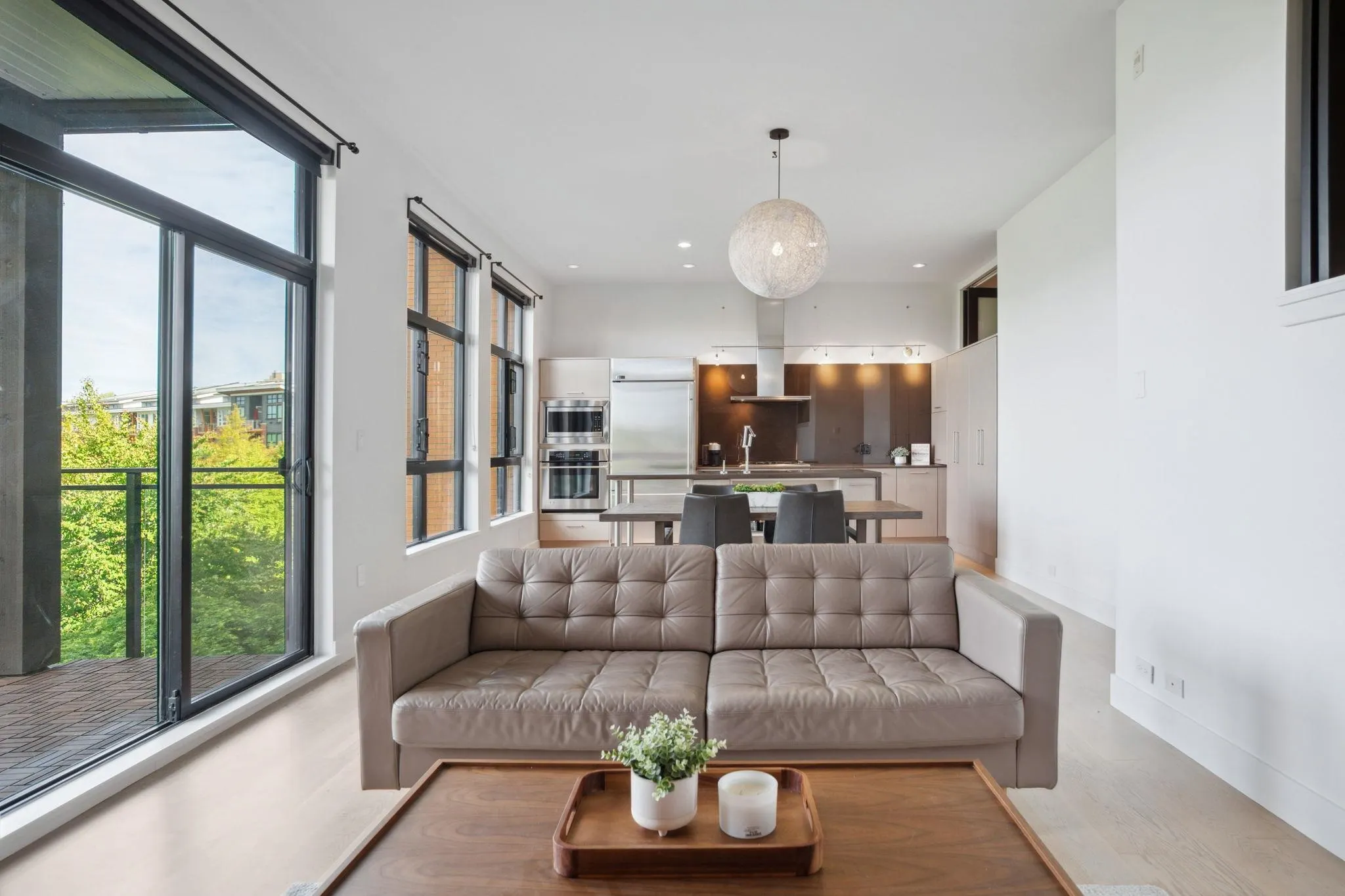 302 220 Salter Street