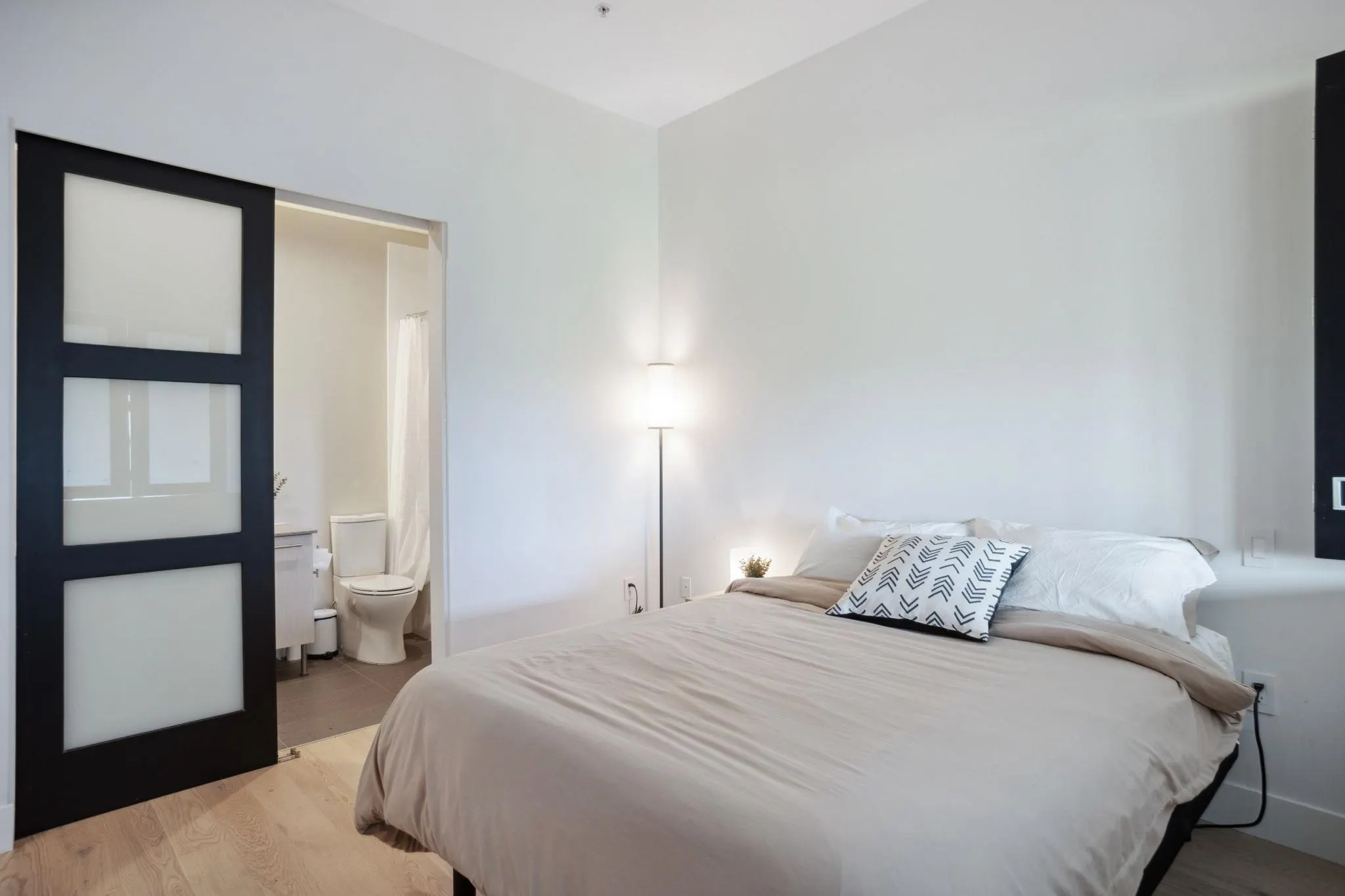 302 220 Salter Street