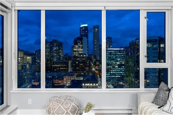 2101 1001 Richards Street