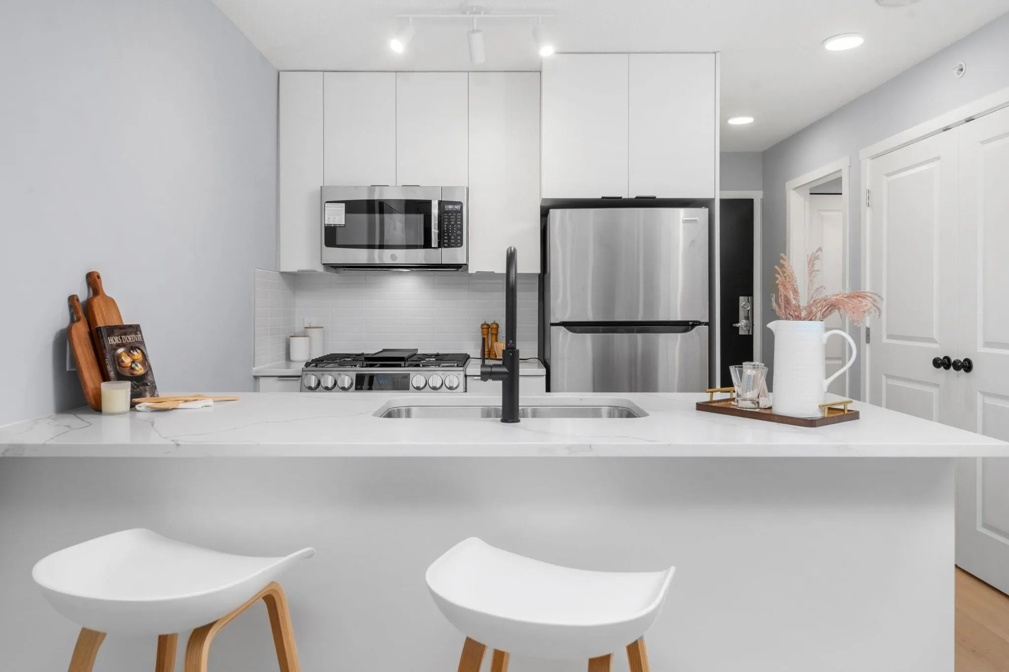 2101 1001 Richards Street