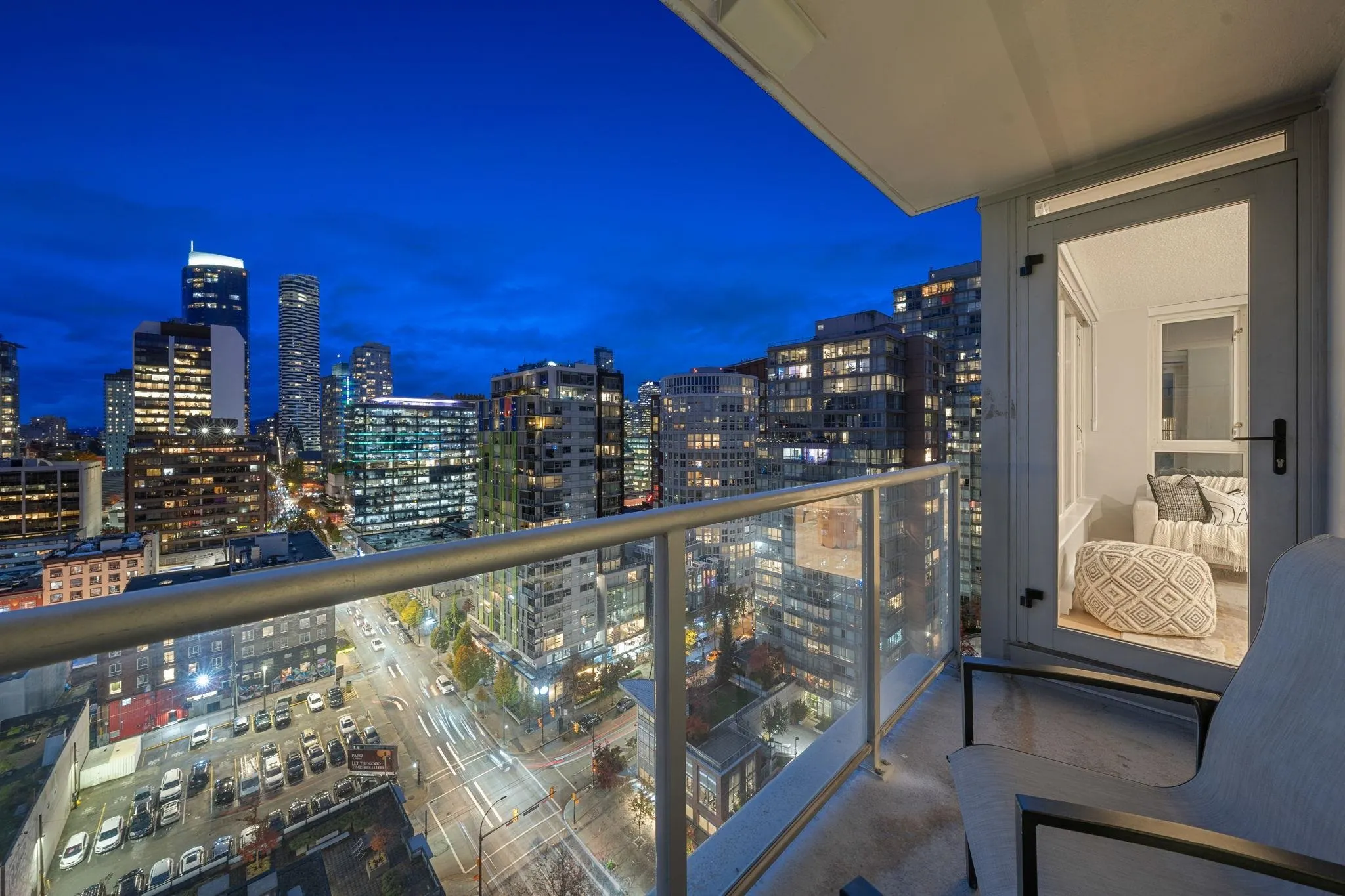 2101 1001 Richards Street