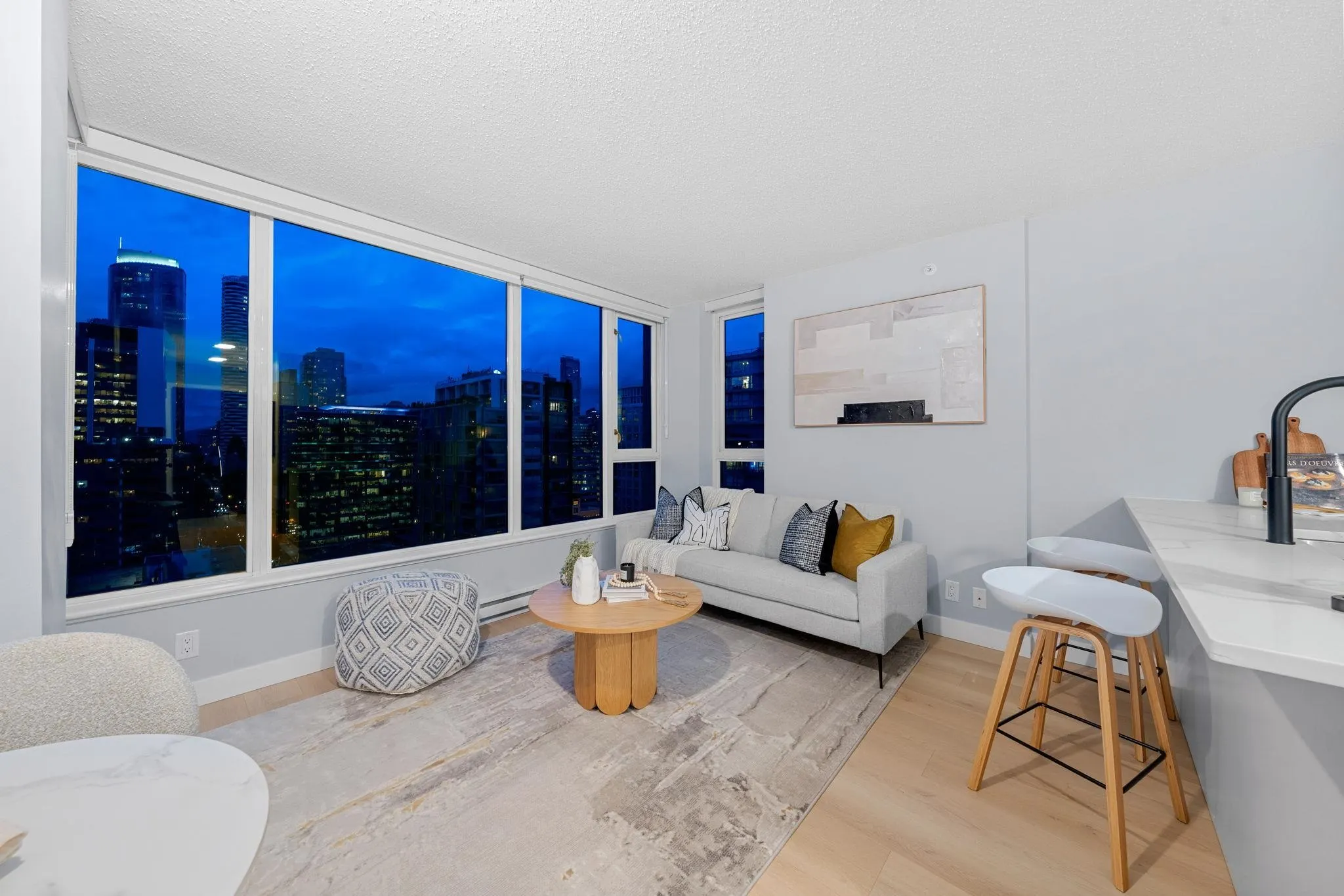 2101 1001 Richards Street