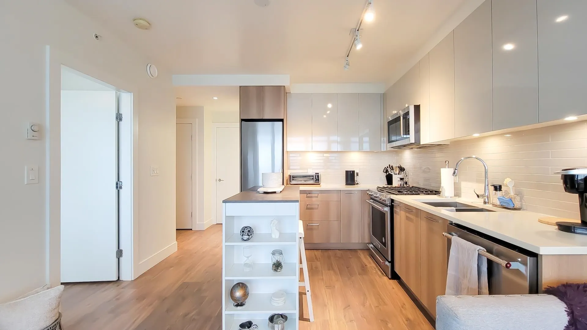 2101 258 Nelson's Court