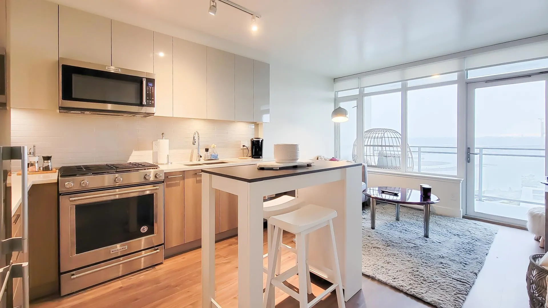 2101 258 Nelson's Court