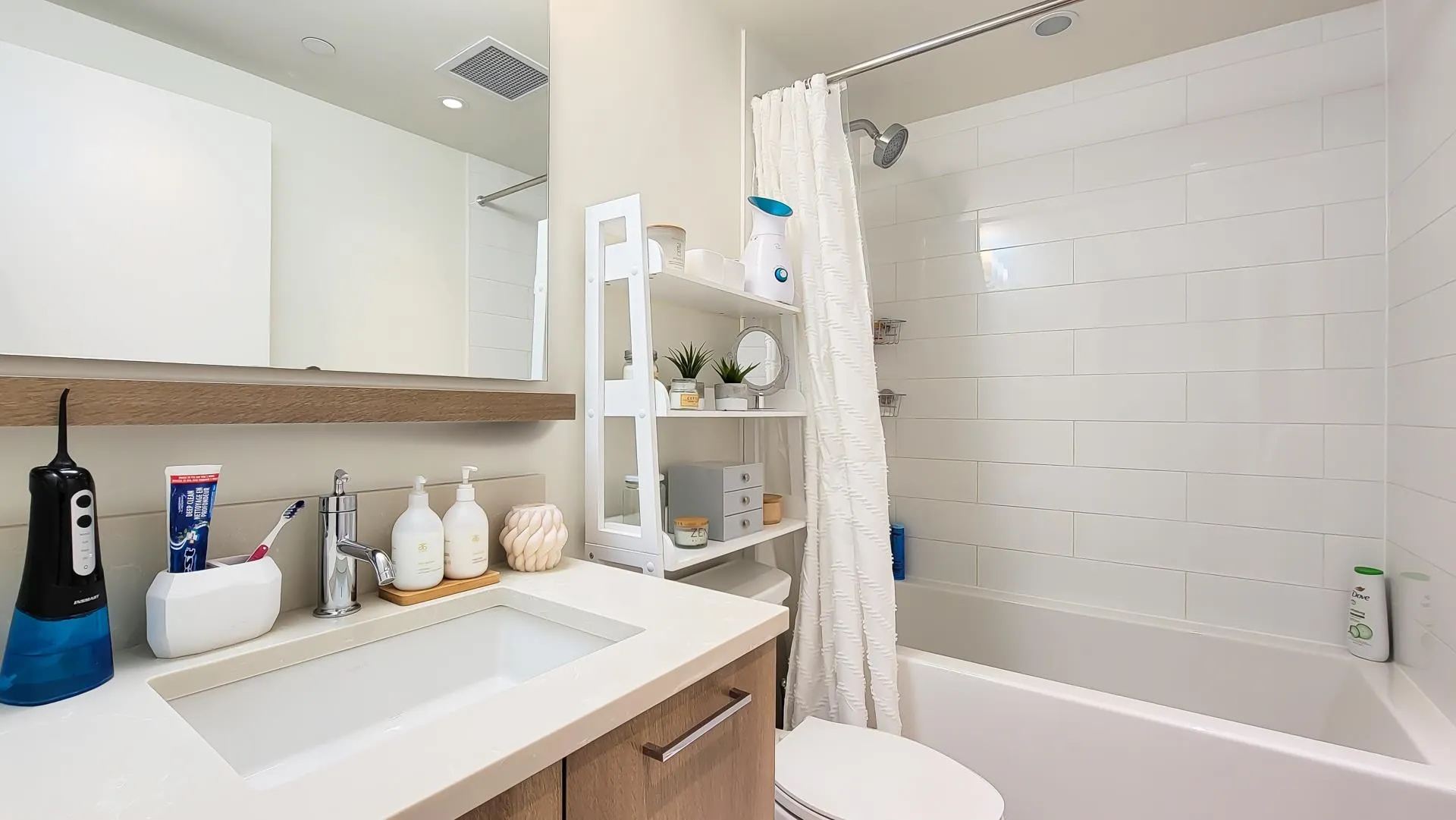 2101 258 Nelson's Court