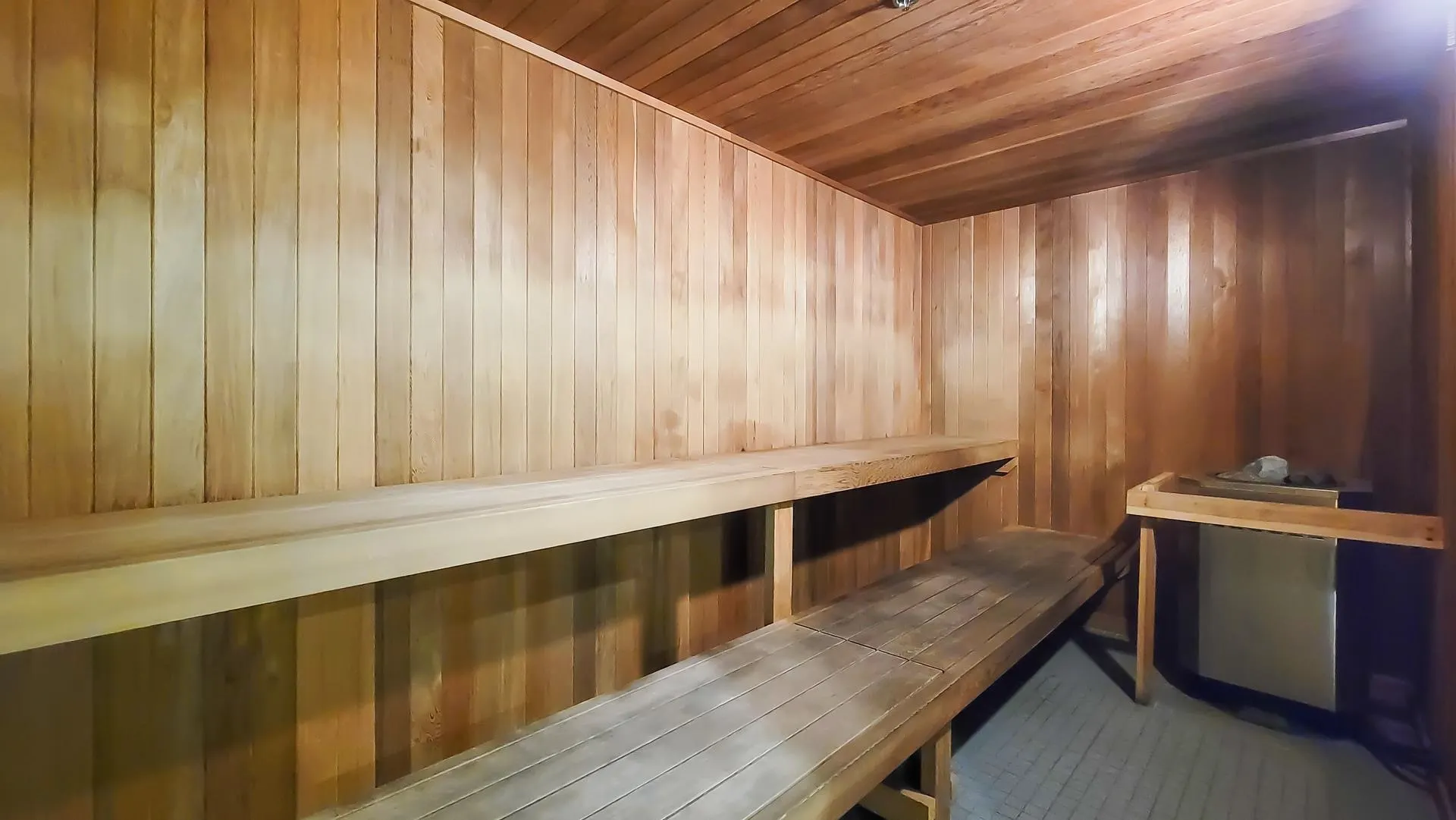 2101 258 Nelson's Court