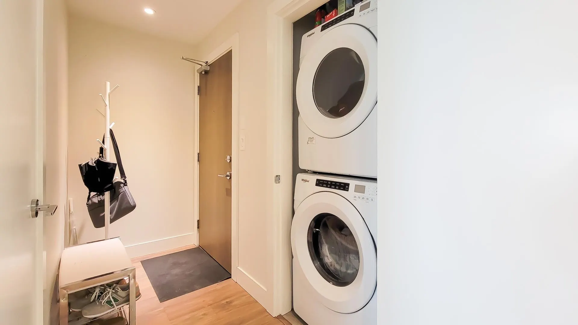 2101 258 Nelson's Court