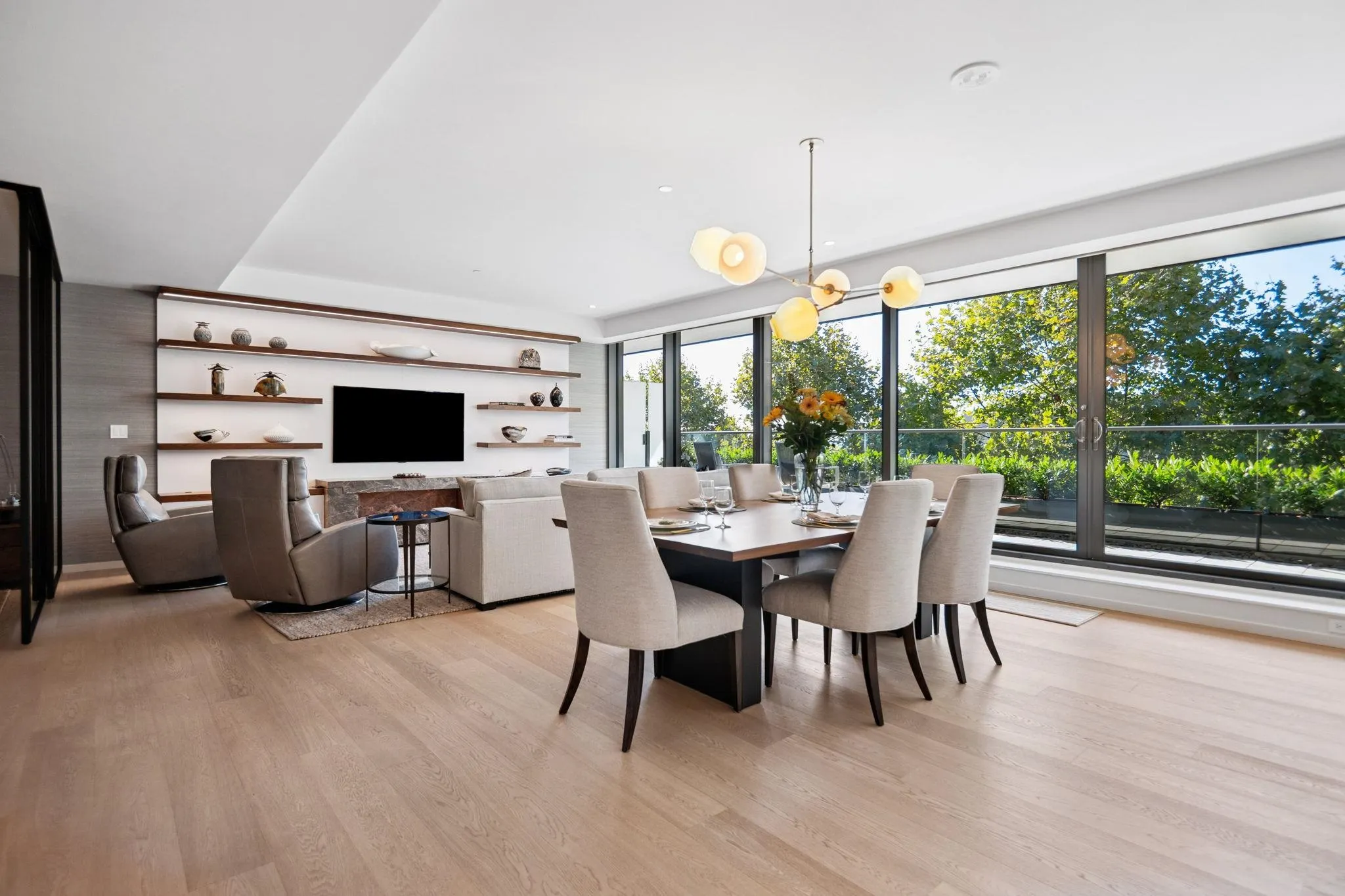 209 1355 Bellevue Avenue