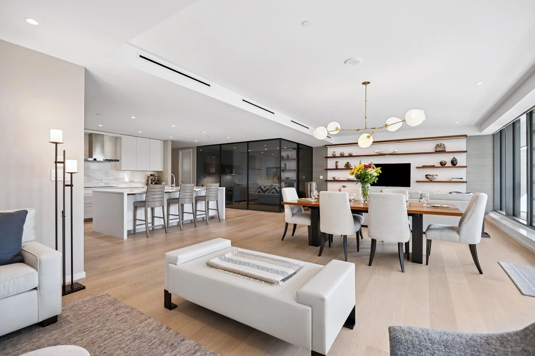 209 1355 Bellevue Avenue