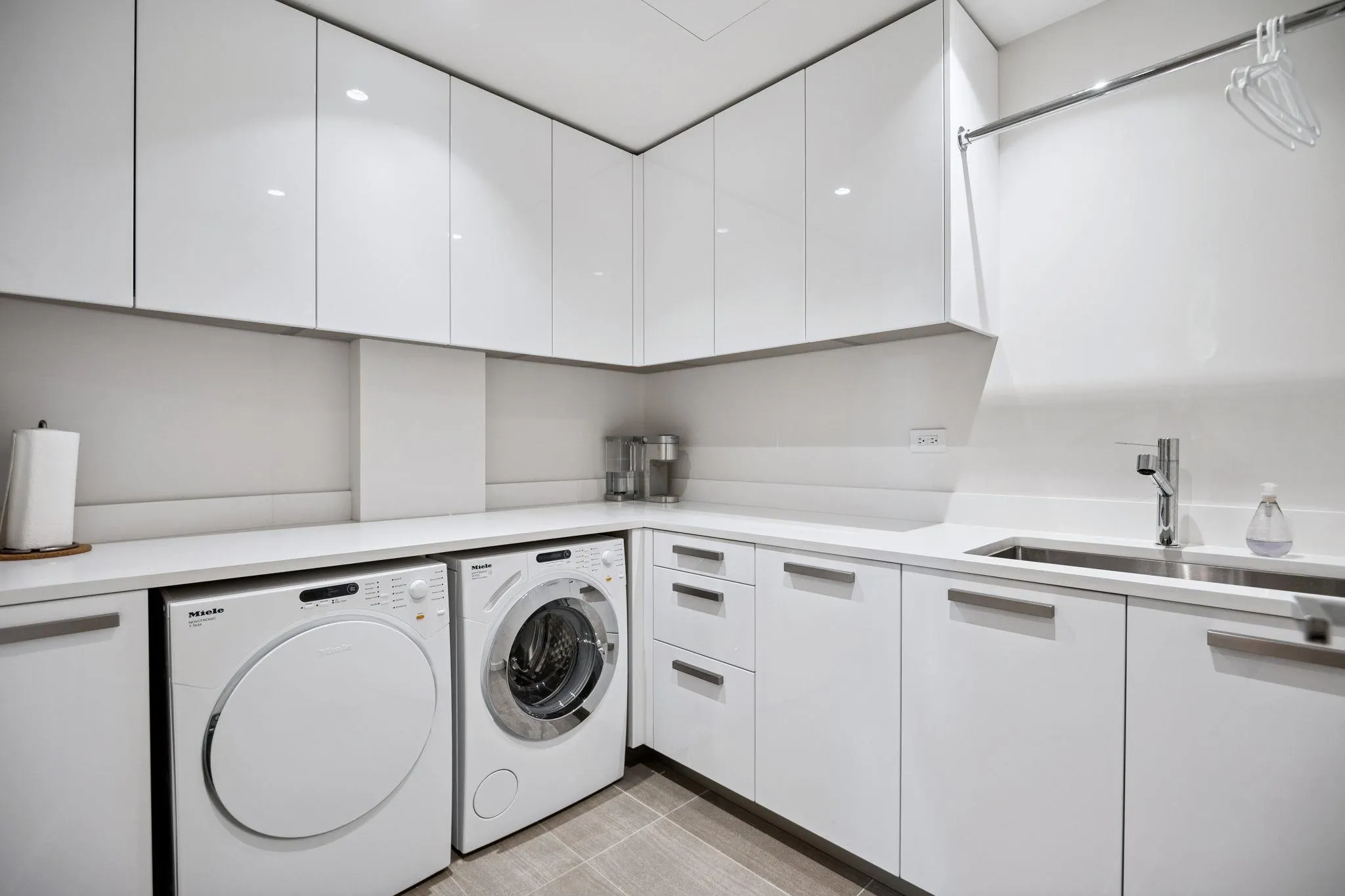 209 1355 Bellevue Avenue