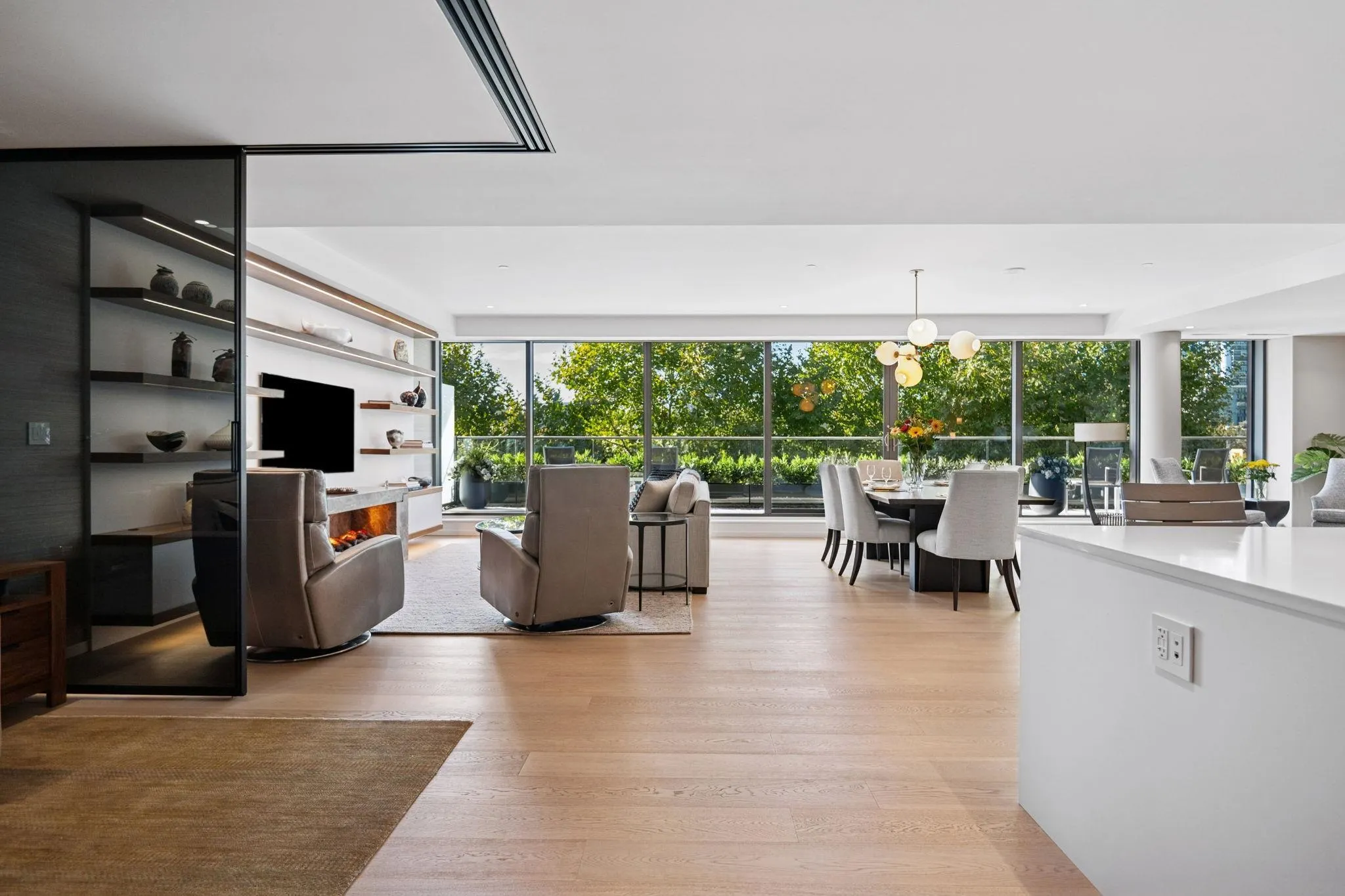 209 1355 Bellevue Avenue