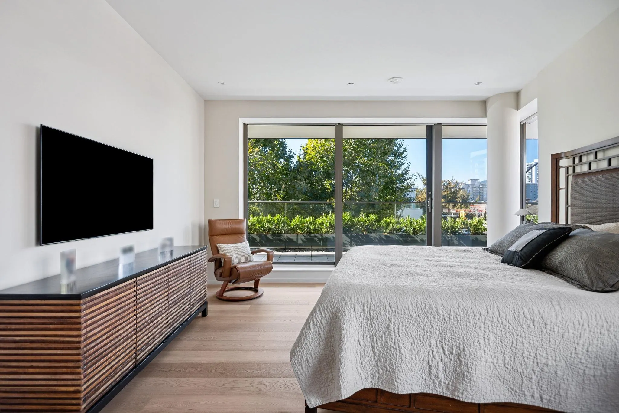 209 1355 Bellevue Avenue