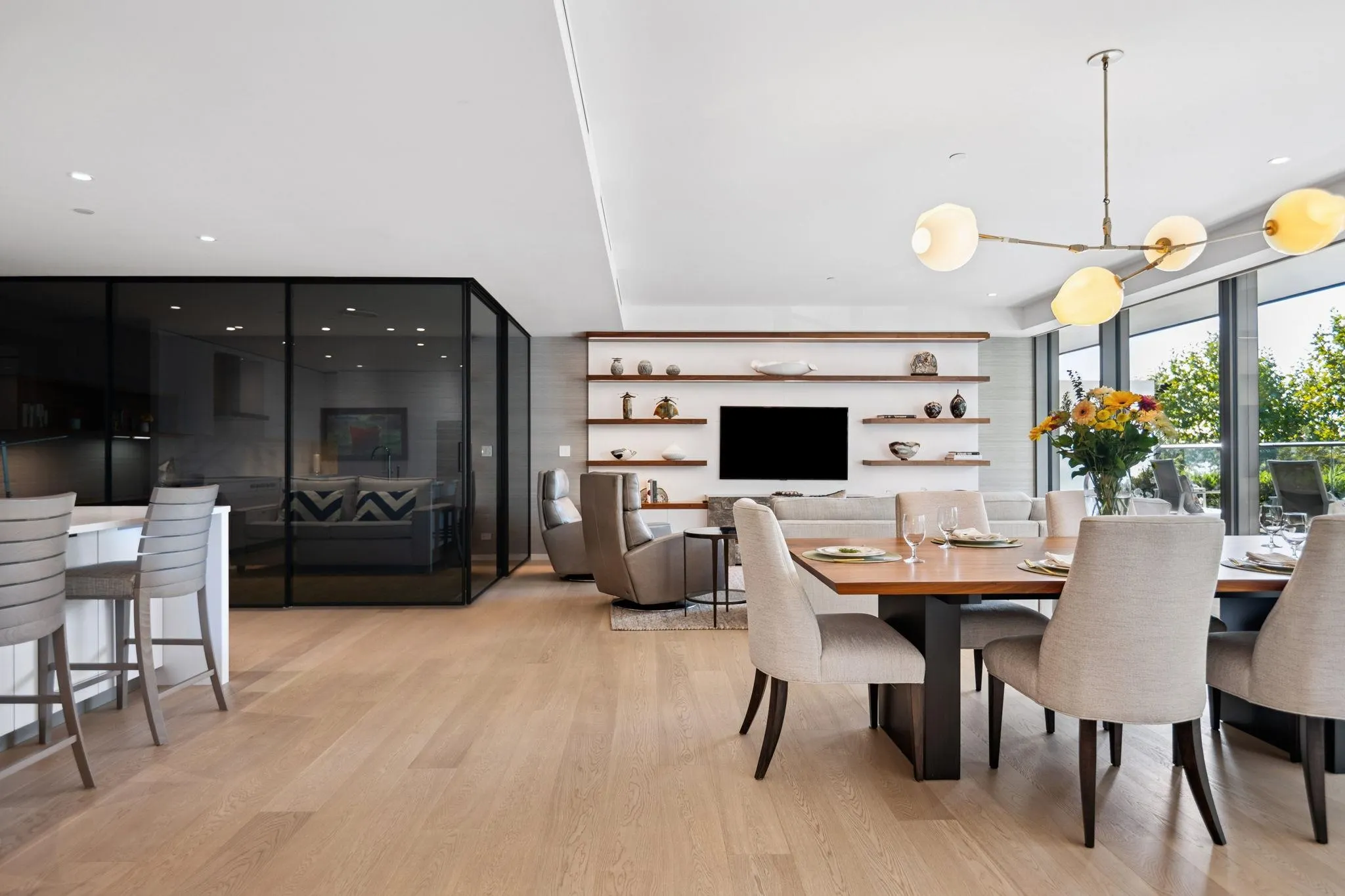 209 1355 Bellevue Avenue