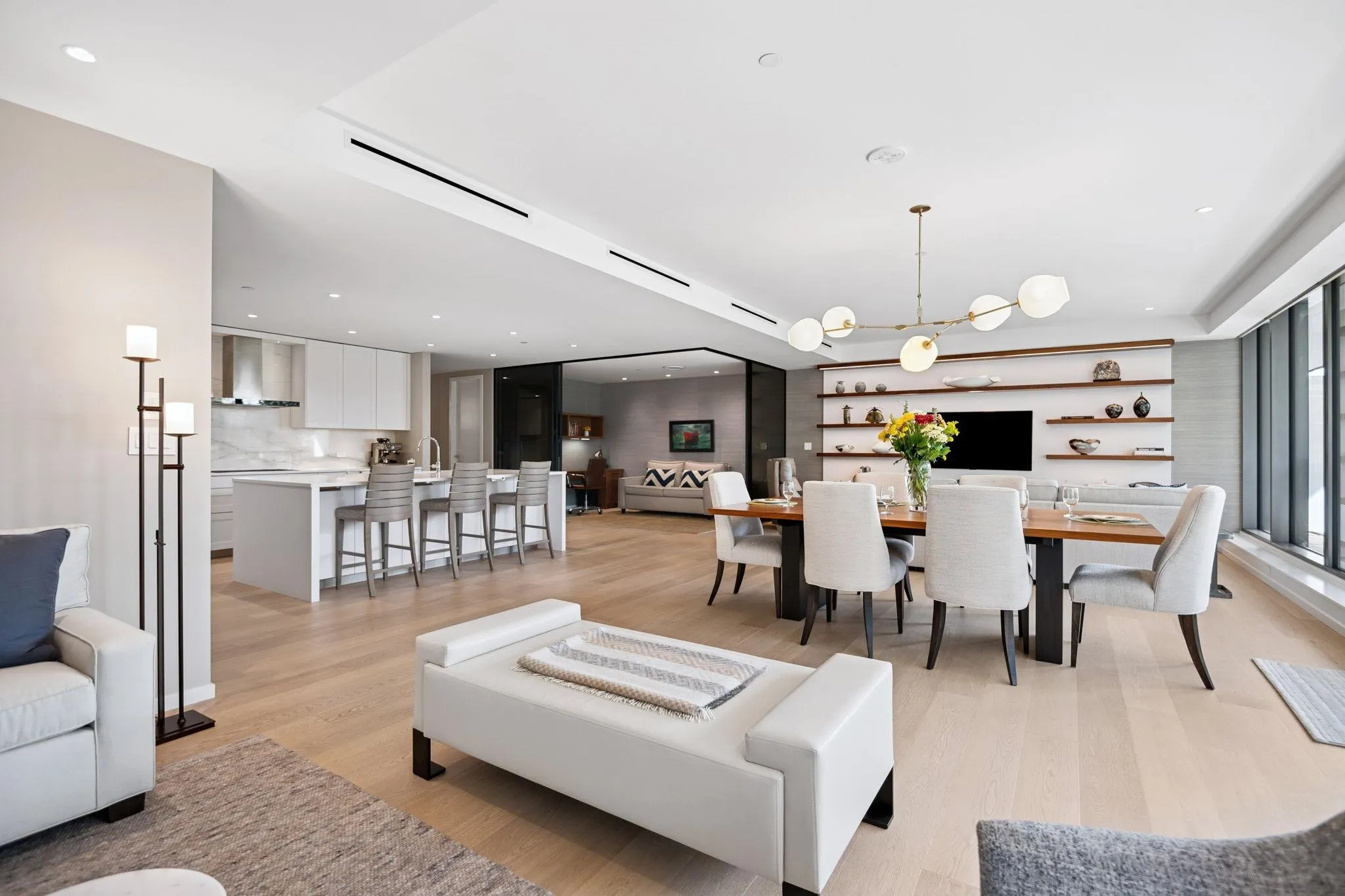 209 1355 Bellevue Avenue