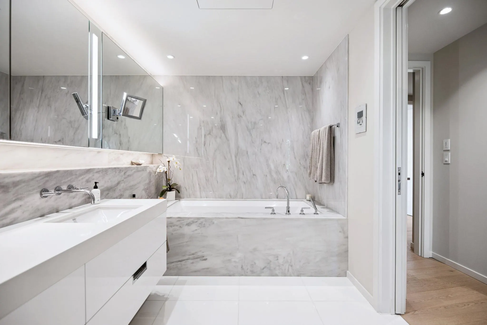 209 1355 Bellevue Avenue