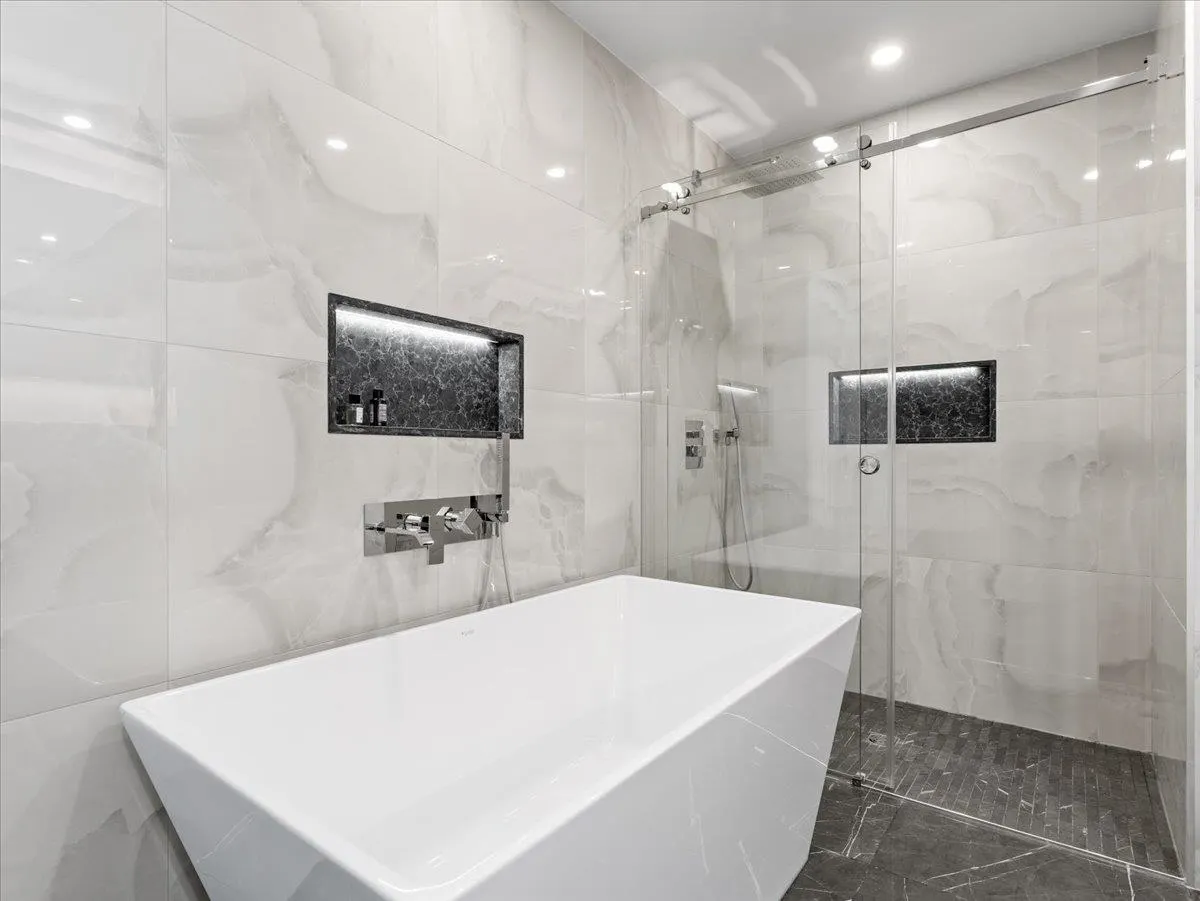 705 1342 Johnston Road