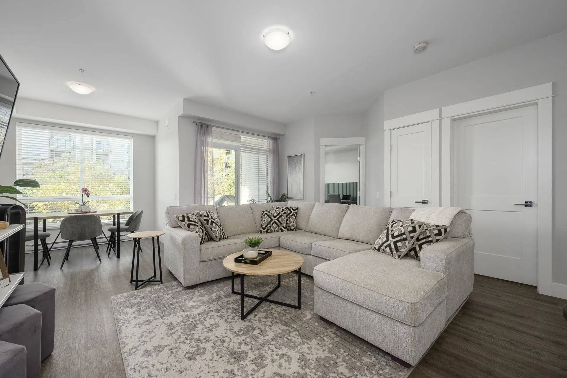 3313 2180 Kelly Avenue