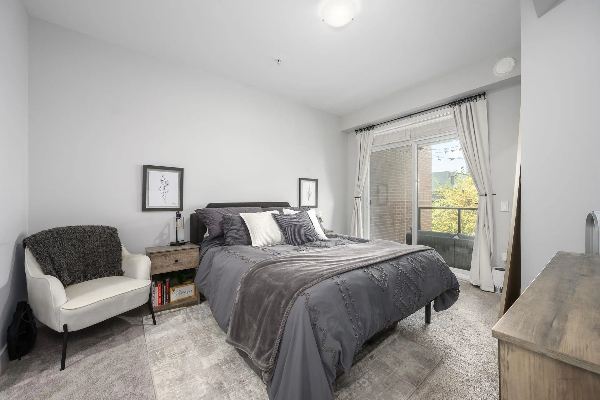 3313 2180 Kelly Avenue