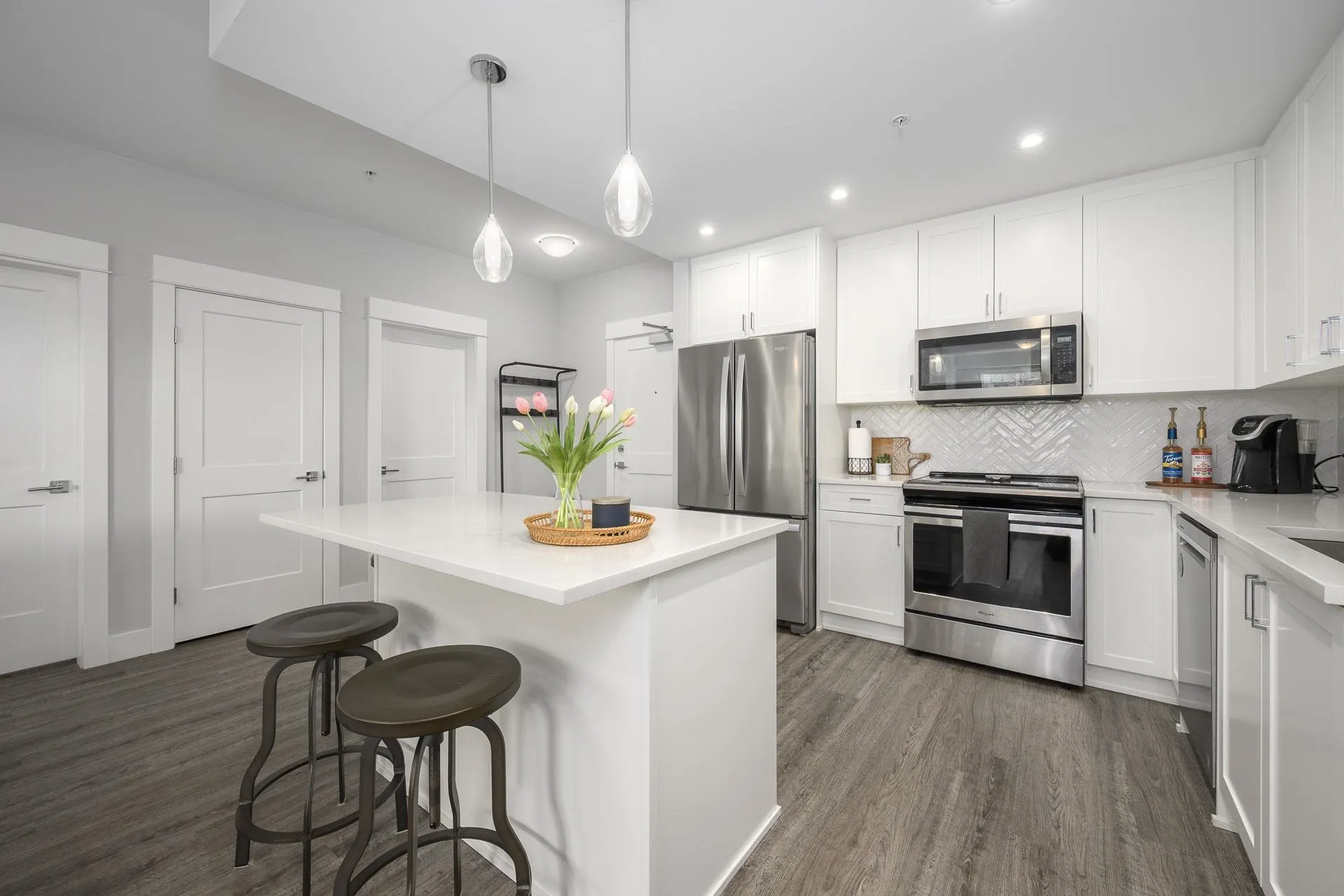 3313 2180 Kelly Avenue