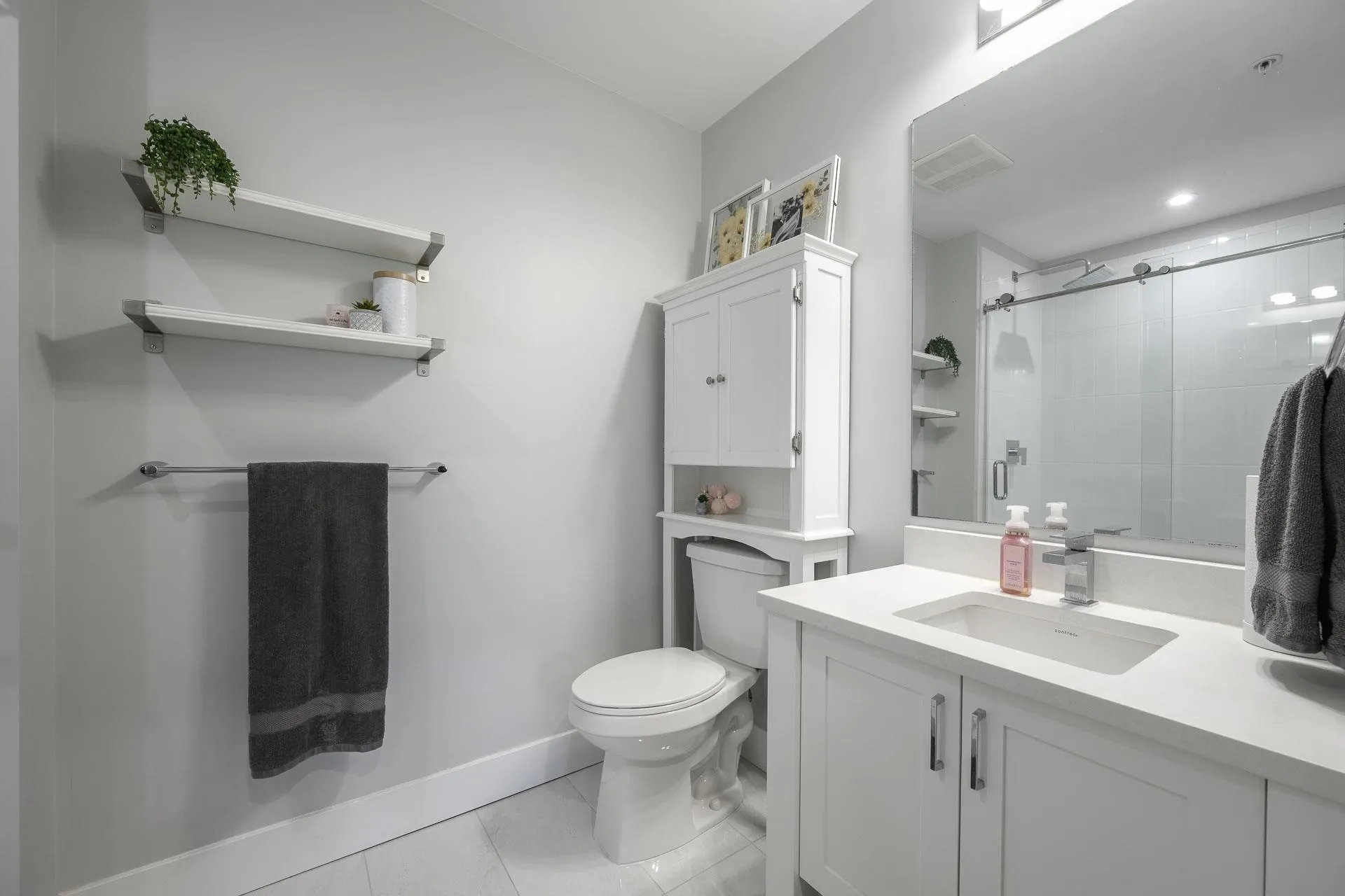 3313 2180 Kelly Avenue