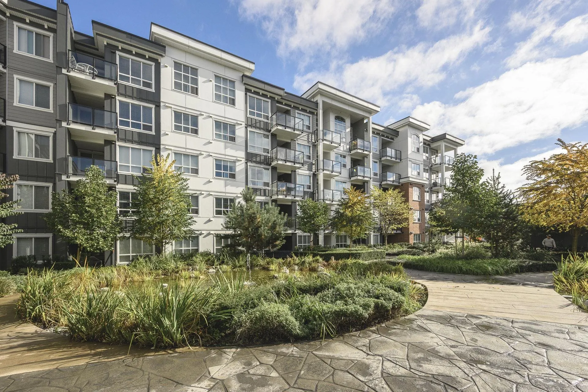 3313 2180 Kelly Avenue