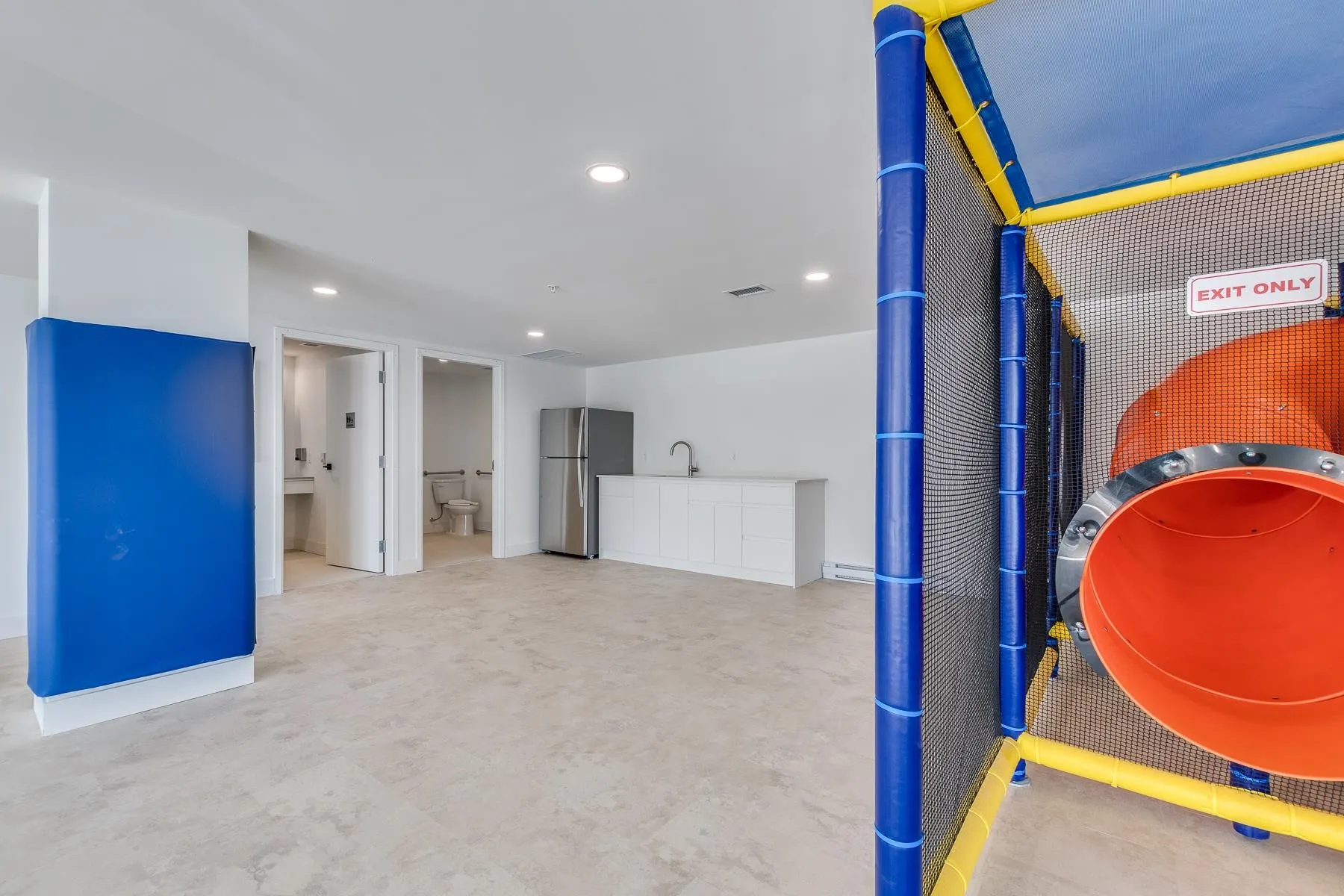 3313 2180 Kelly Avenue