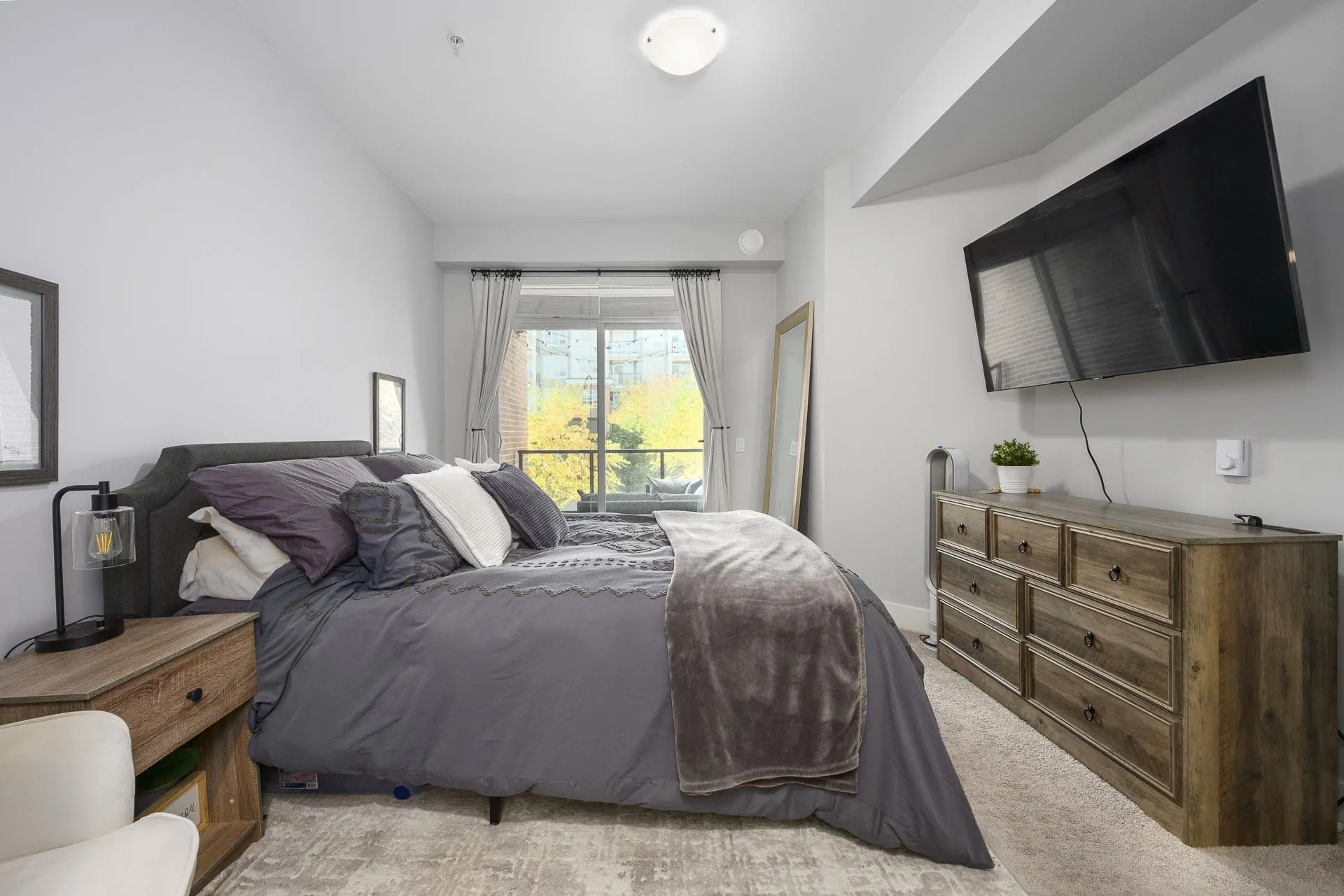 3313 2180 Kelly Avenue