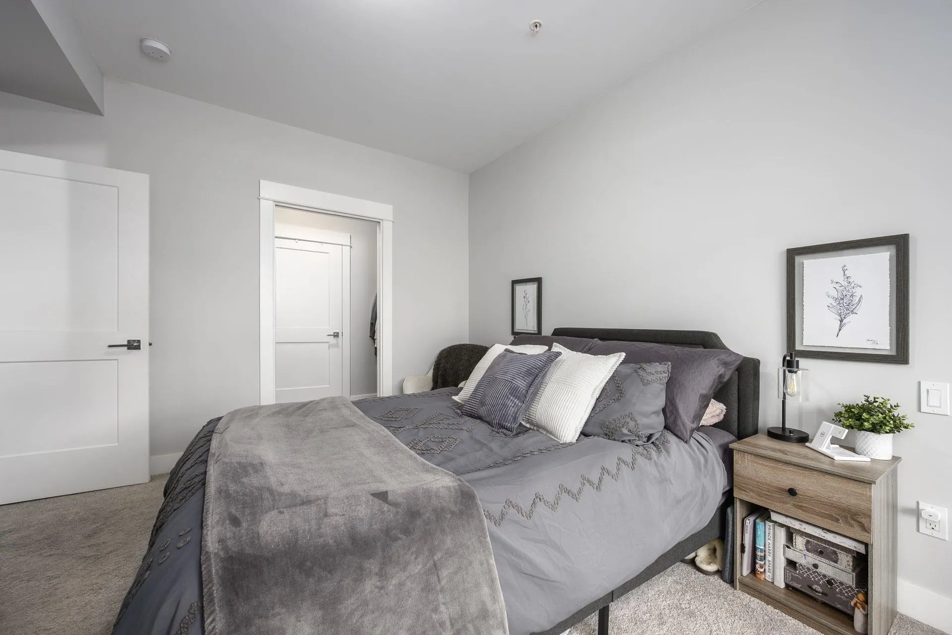 3313 2180 Kelly Avenue