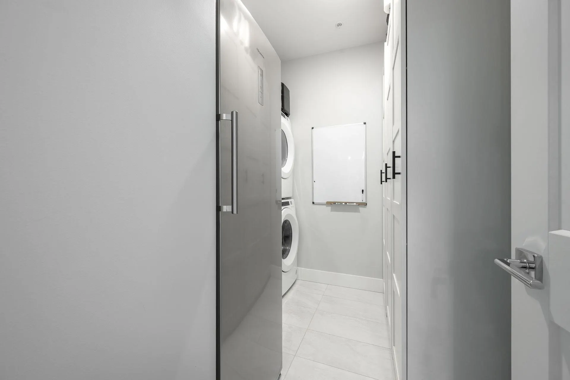 3313 2180 Kelly Avenue