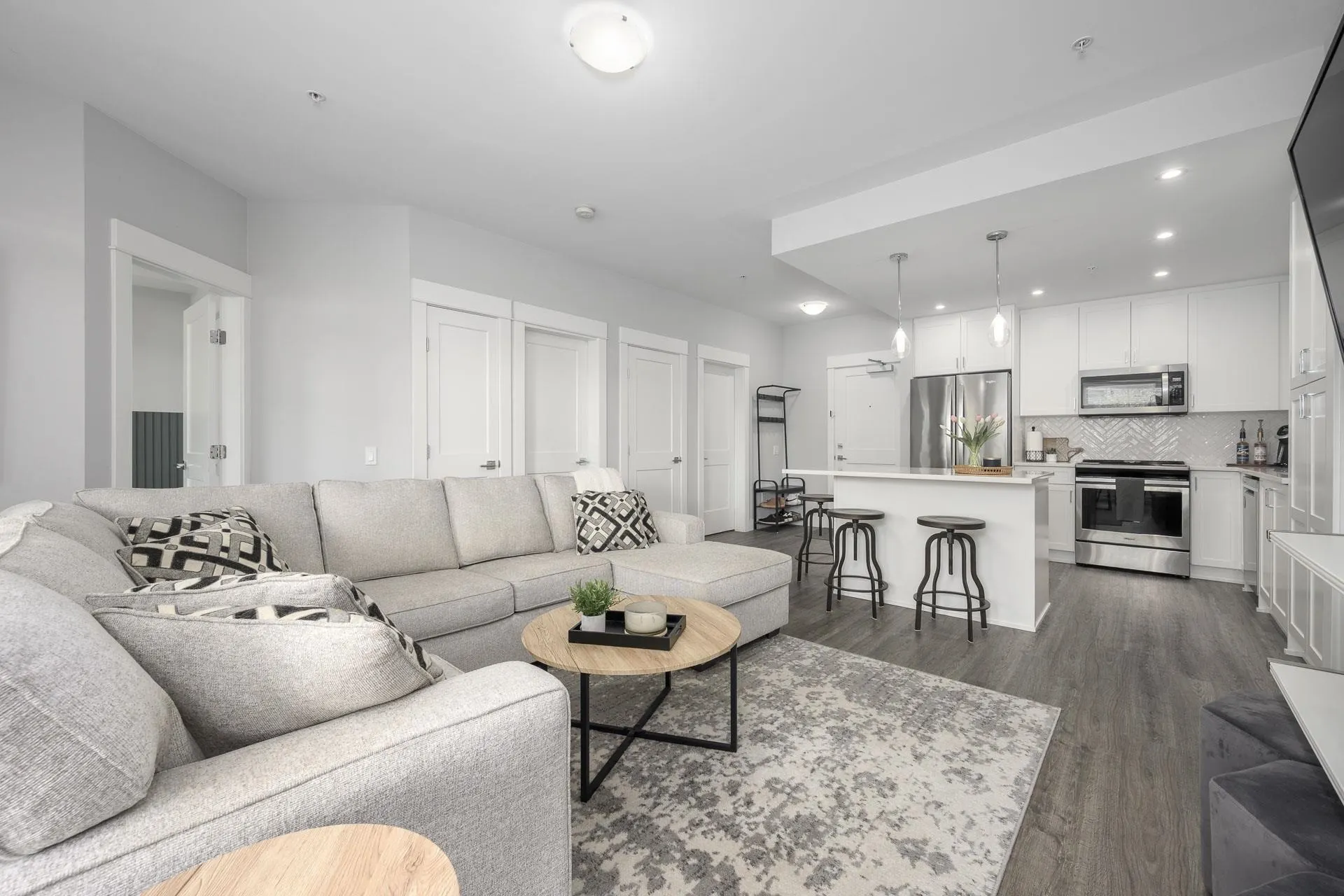 3313 2180 Kelly Avenue