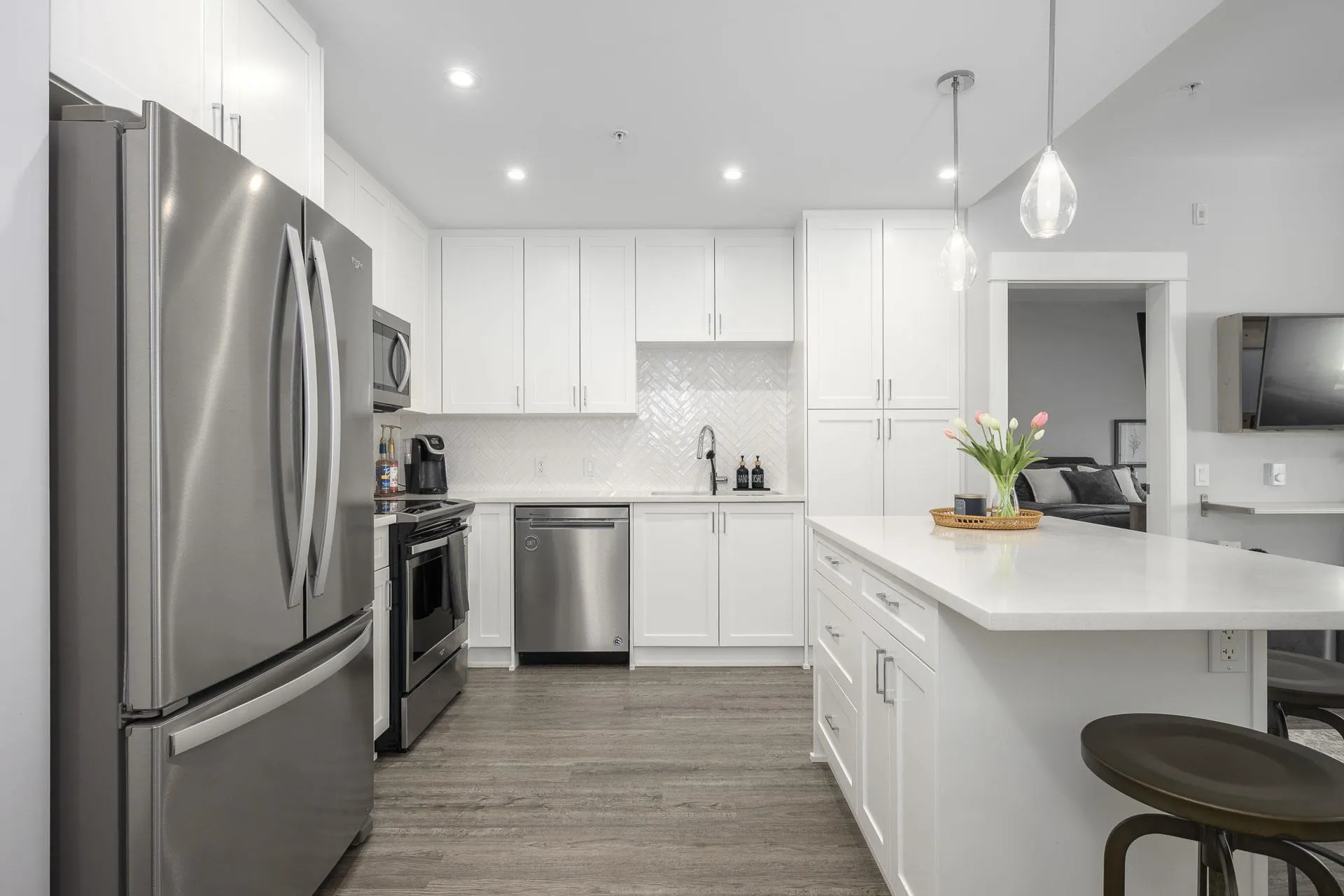 3313 2180 Kelly Avenue