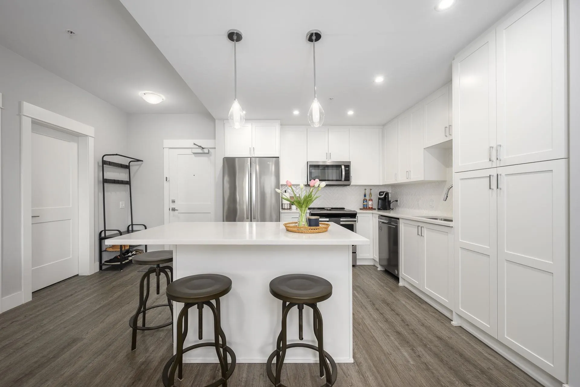 3313 2180 Kelly Avenue