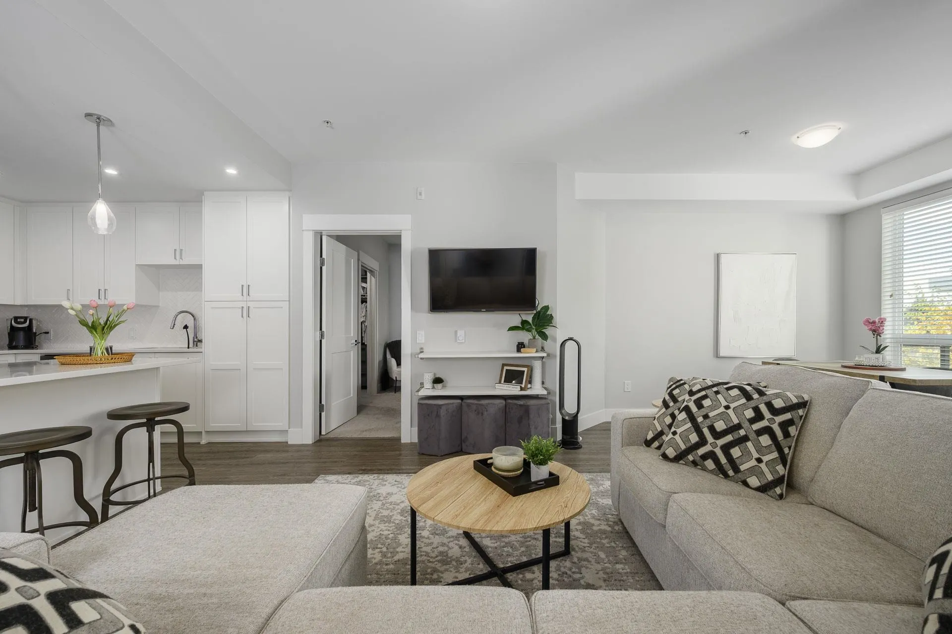 3313 2180 Kelly Avenue