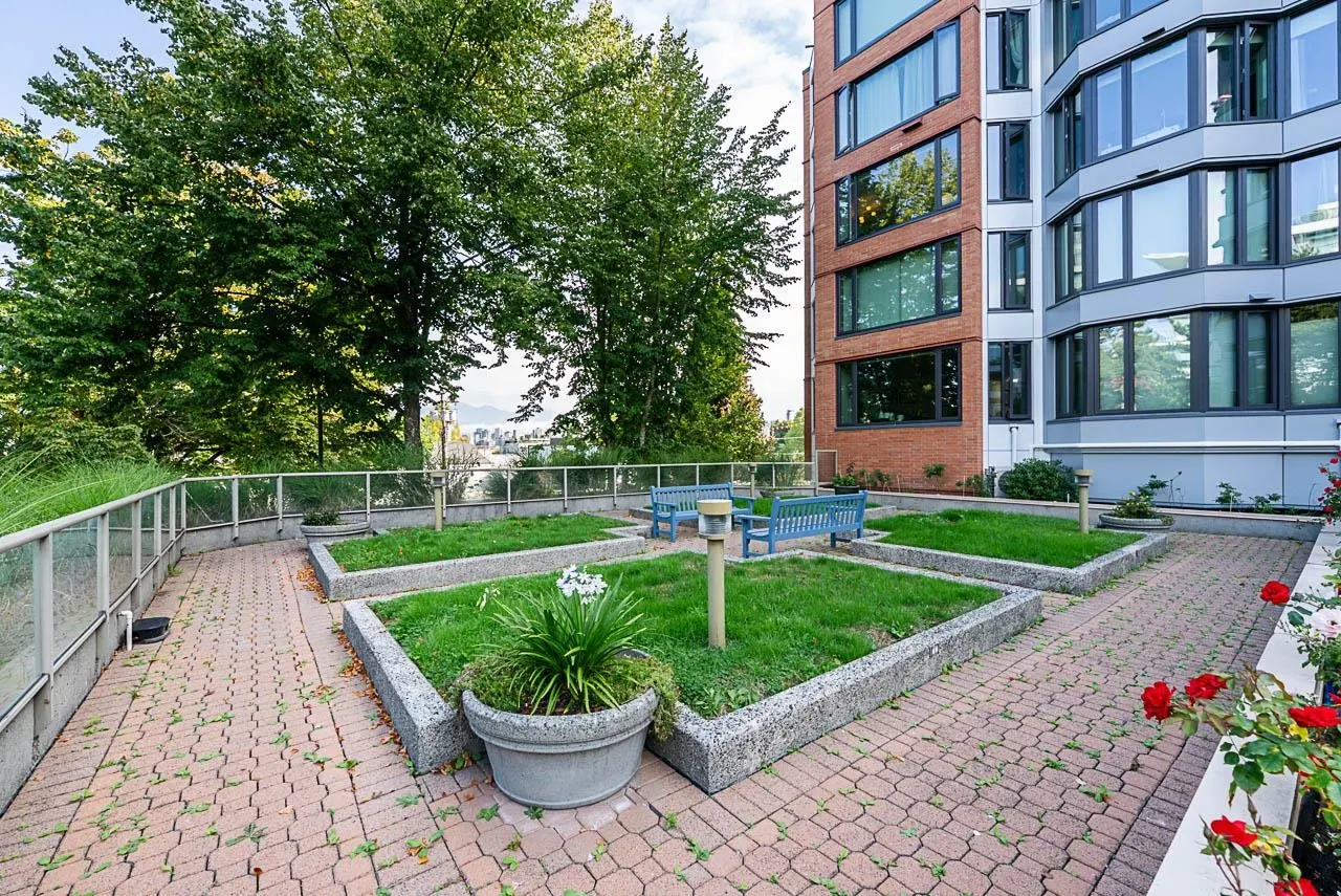 410 2201 Pine Street