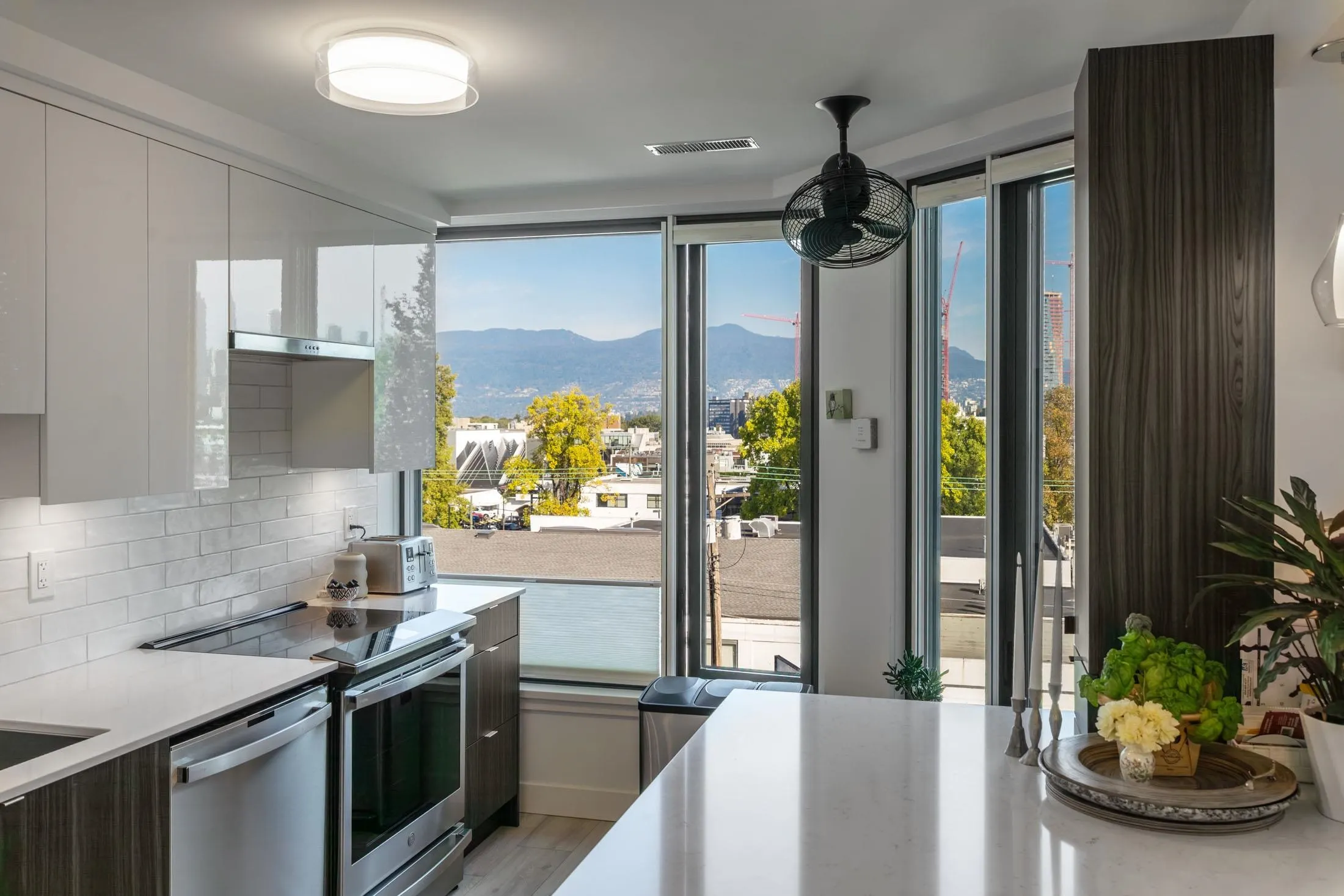 410 2201 Pine Street