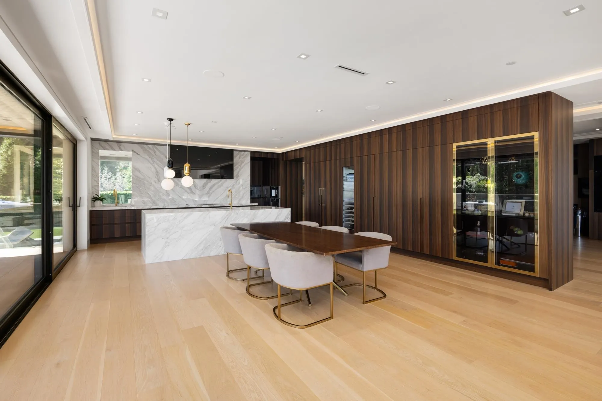 1050 King Georges Way