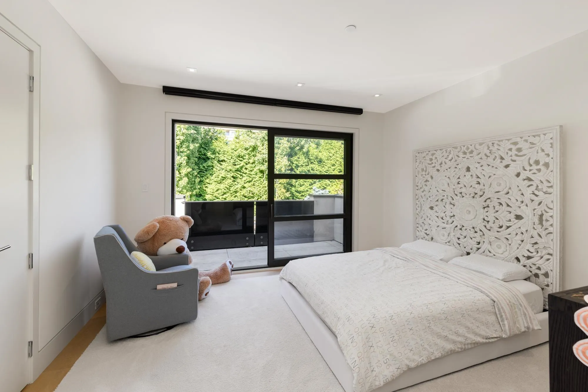 1050 King Georges Way