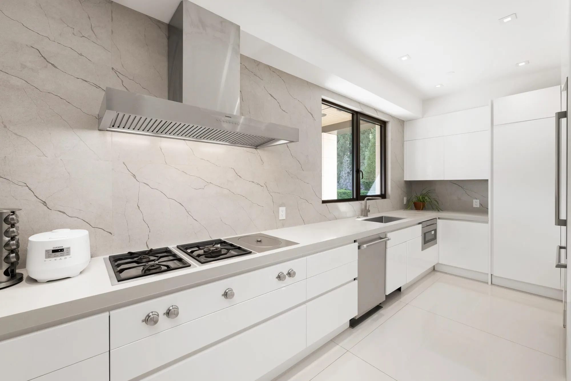 1050 King Georges Way