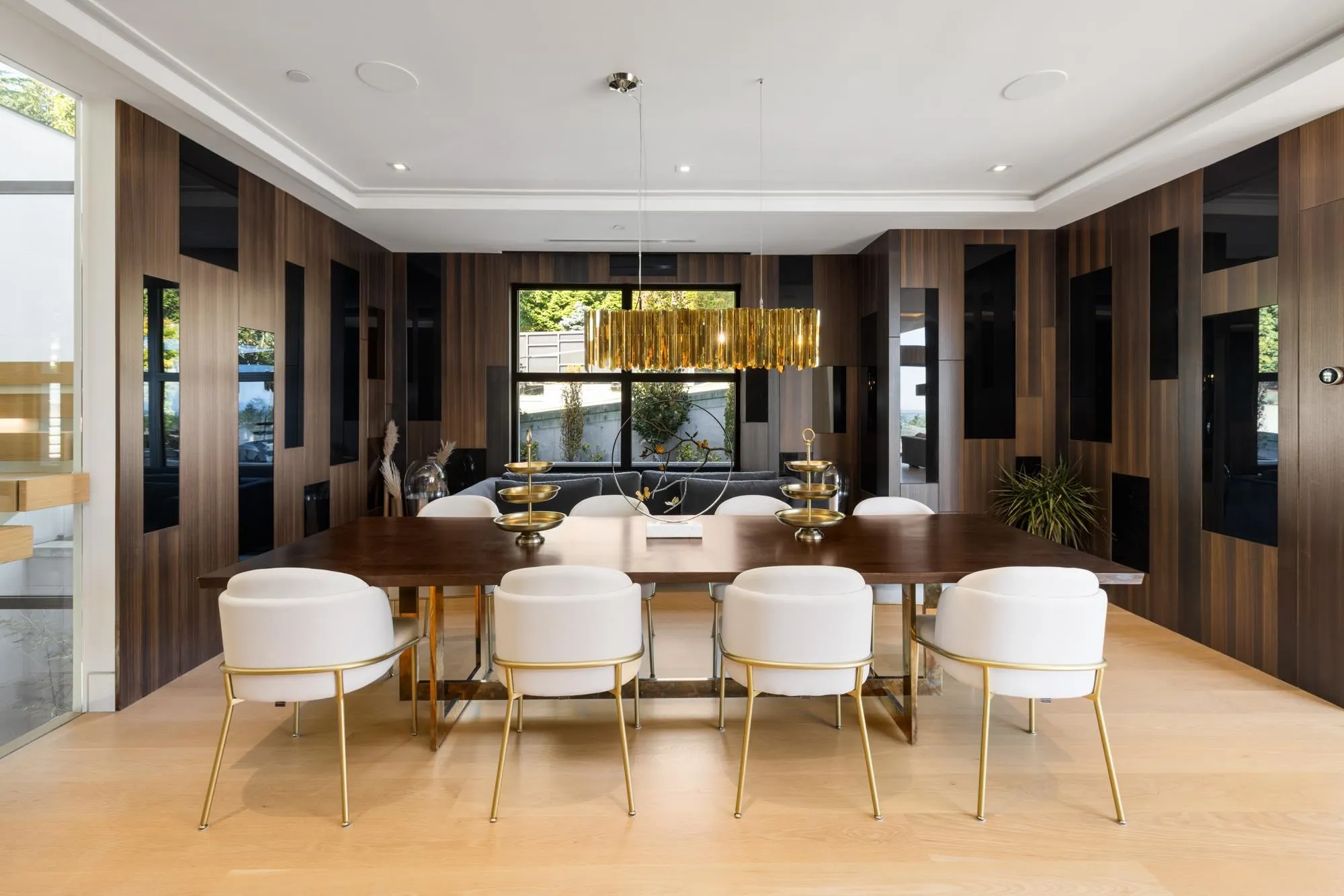 1050 King Georges Way