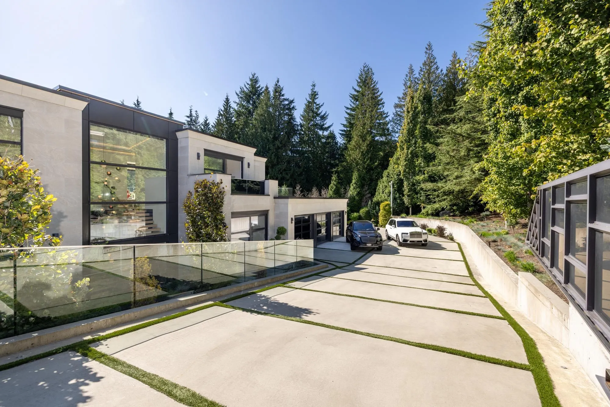 1050 King Georges Way