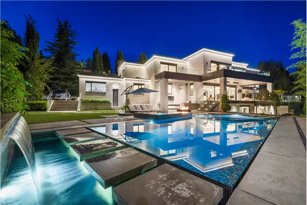 1050 King Georges Way