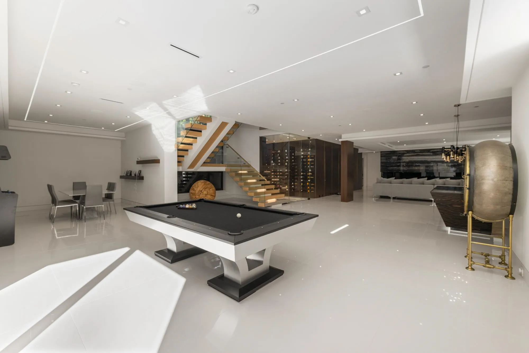 1050 King Georges Way