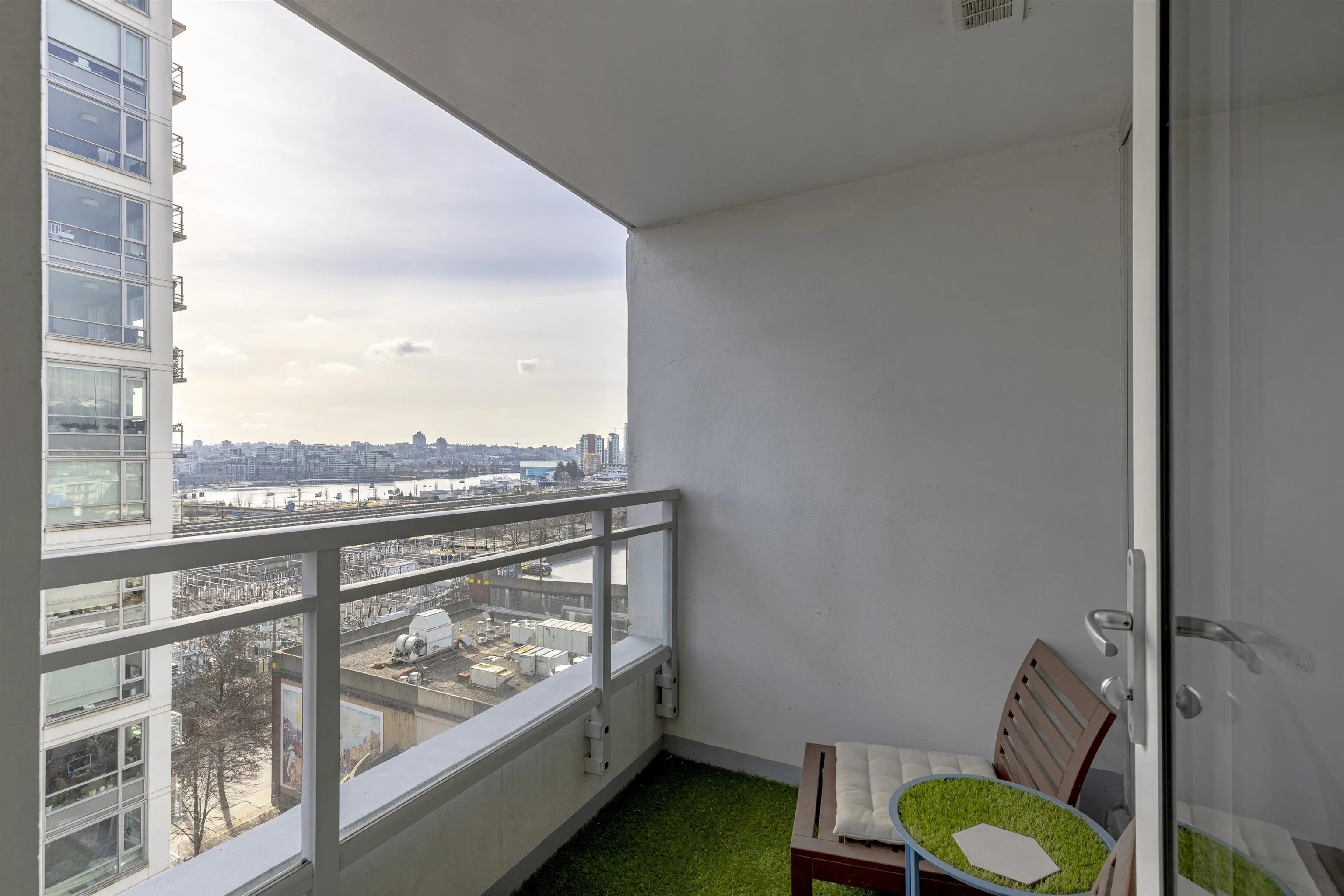 1201 188 Keefer Street