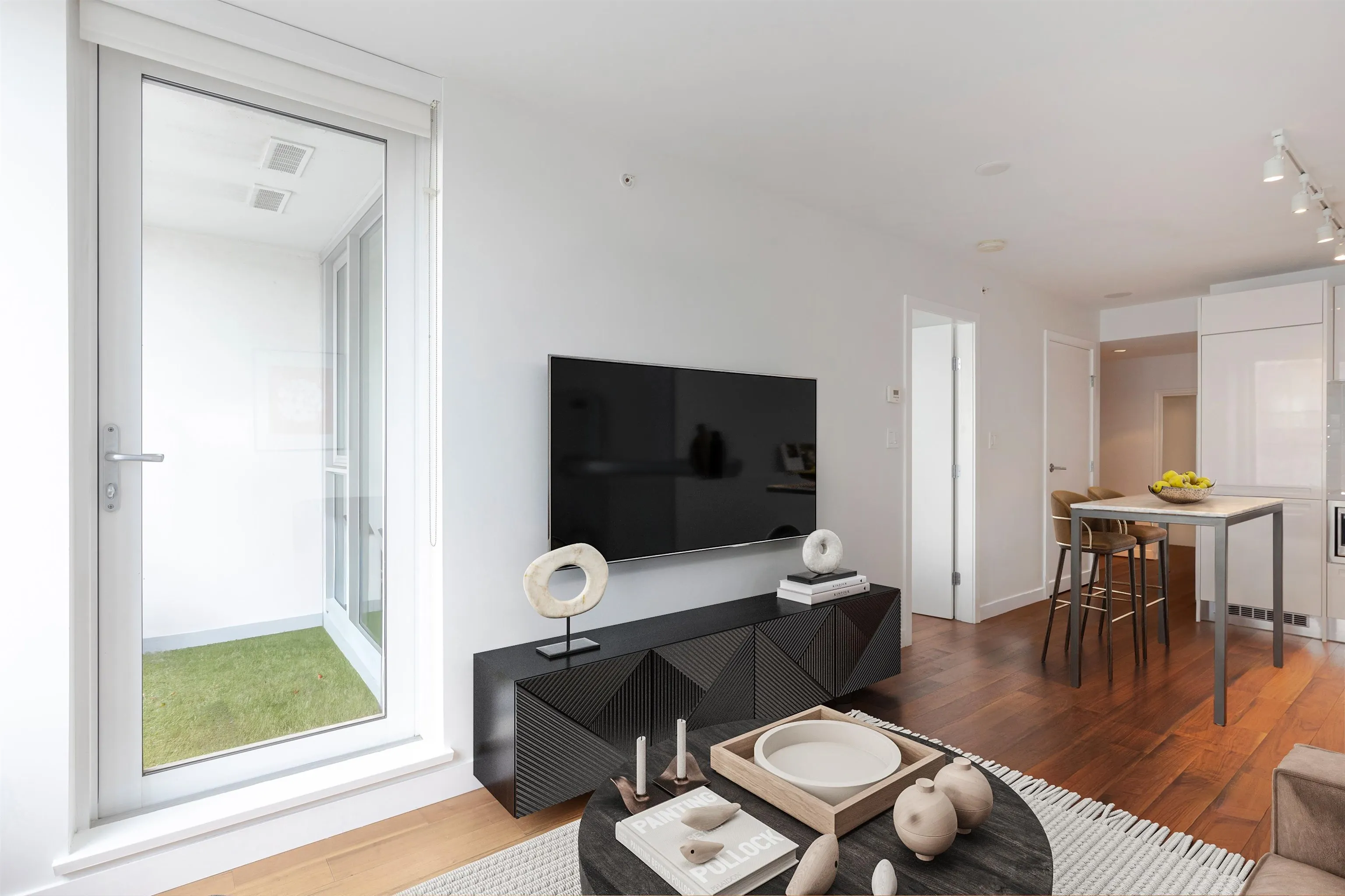 1201 188 Keefer Street