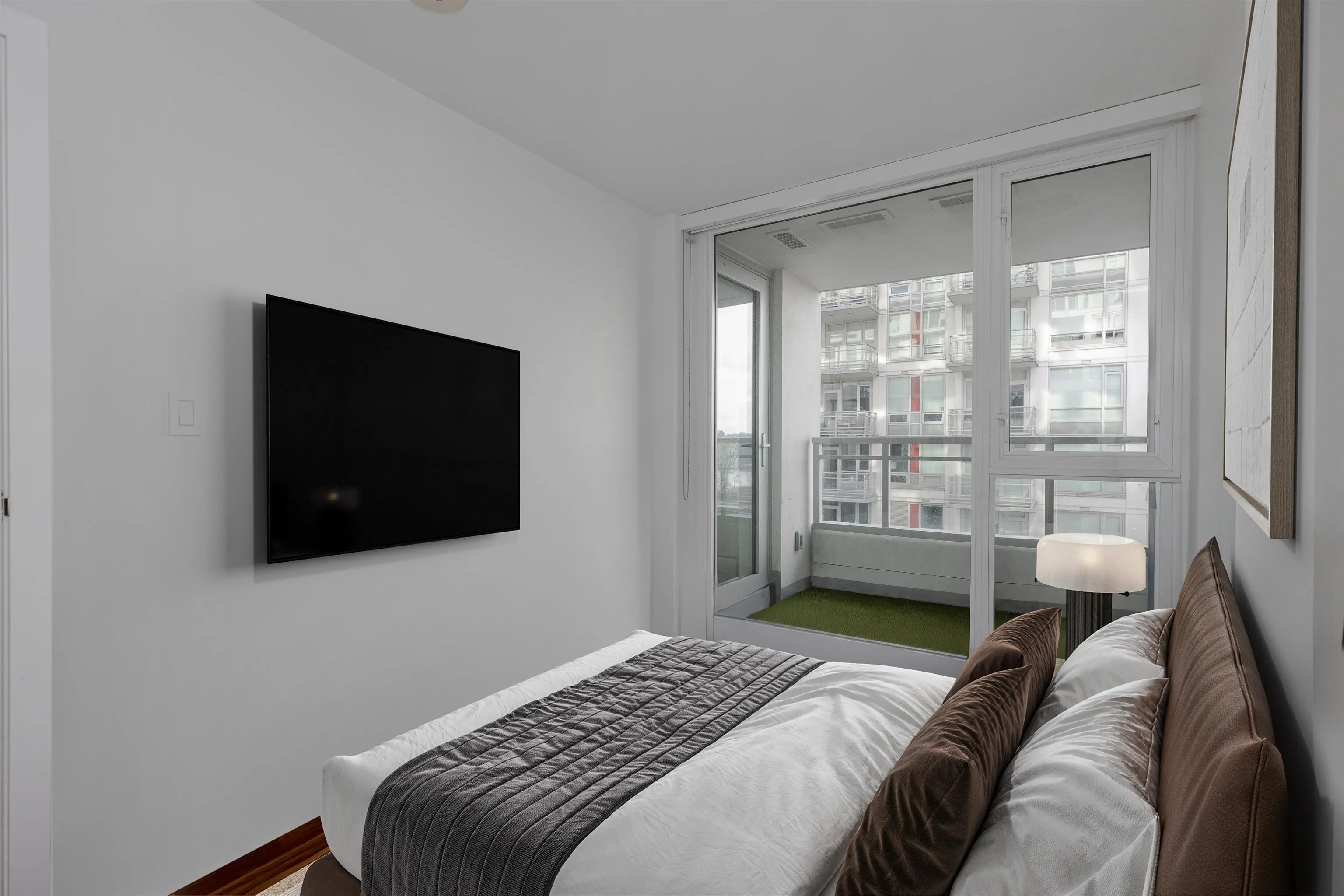 1201 188 Keefer Street