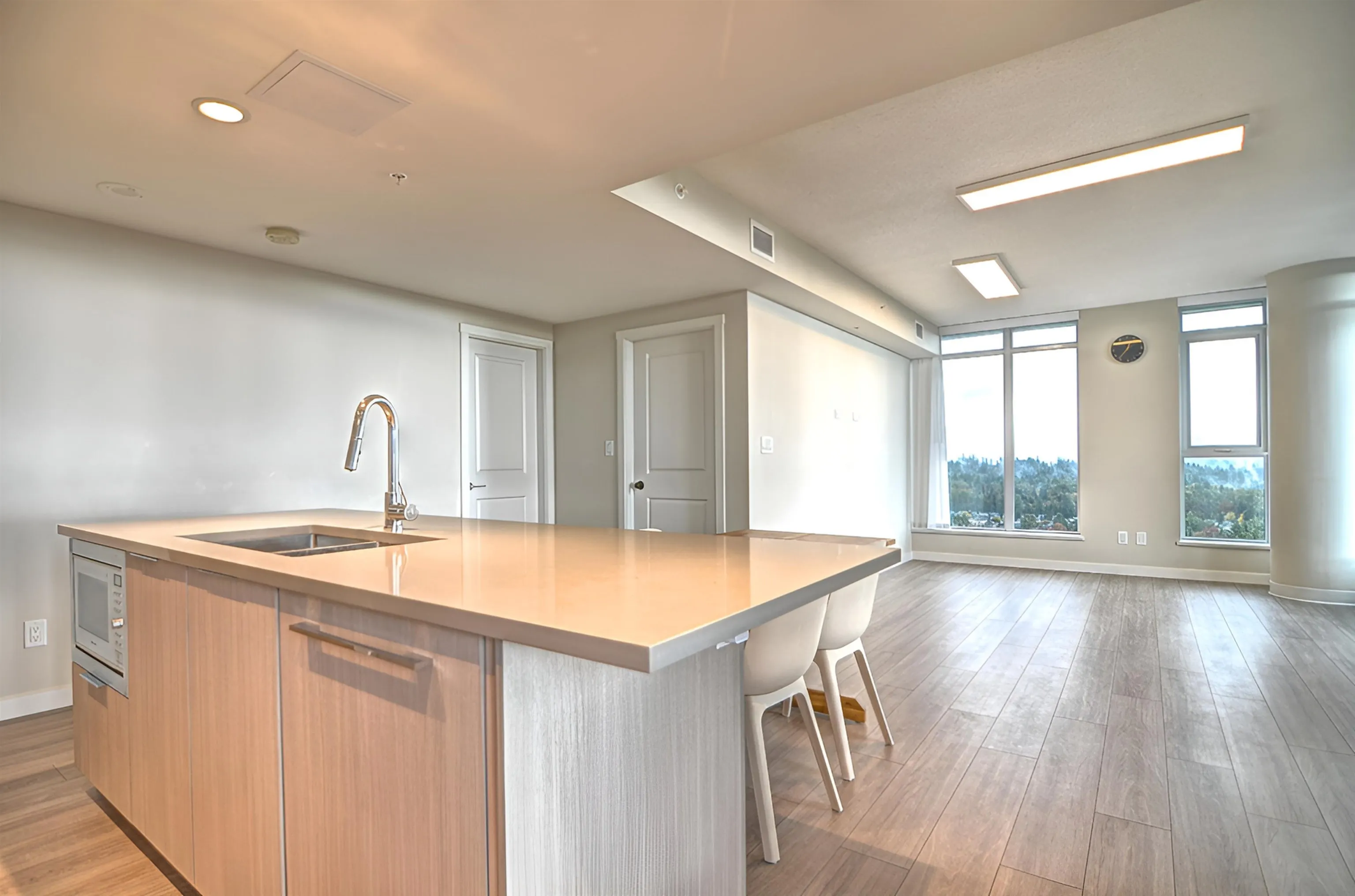 2405 1182 Westwood Street