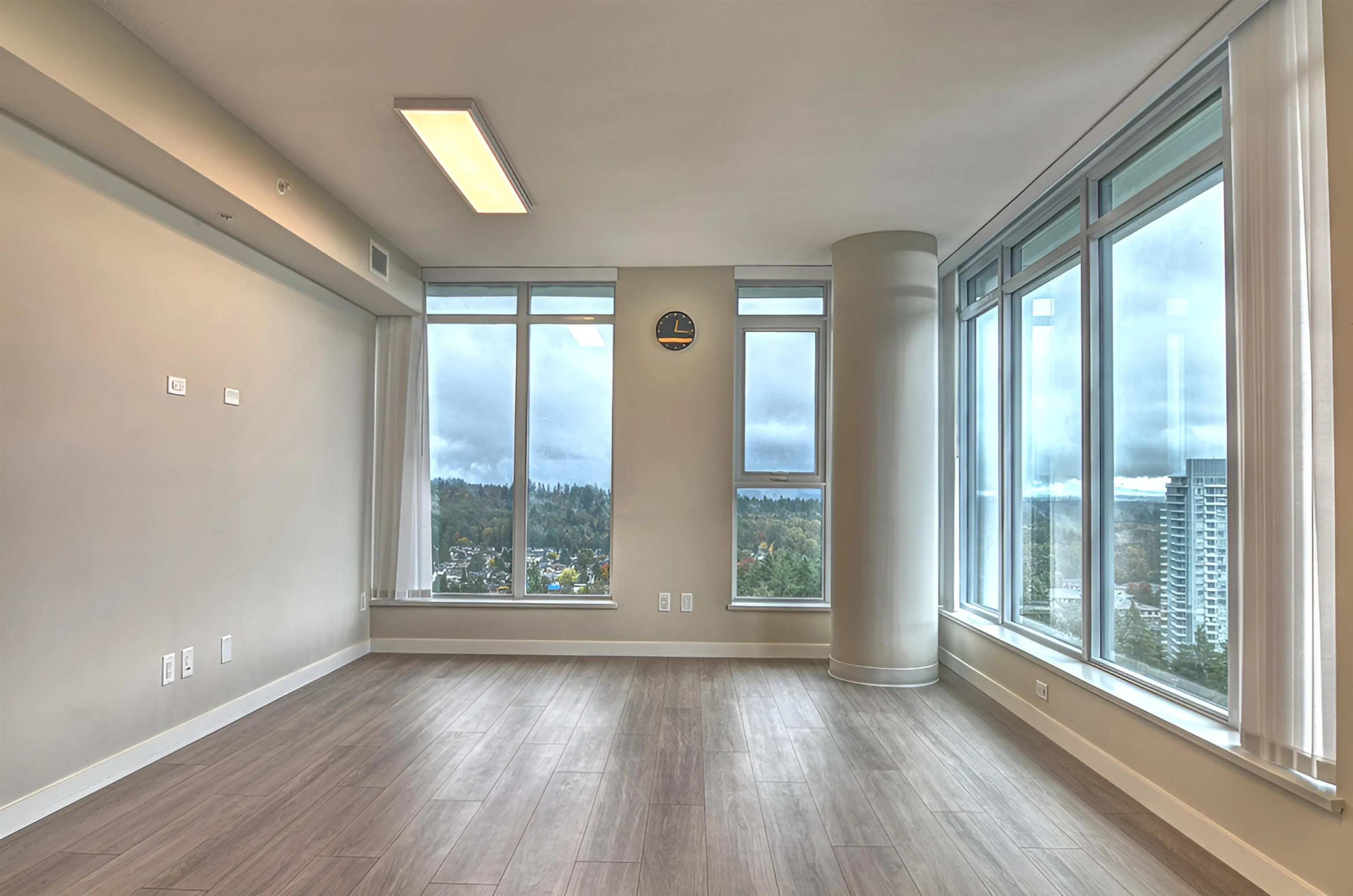 2405 1182 Westwood Street