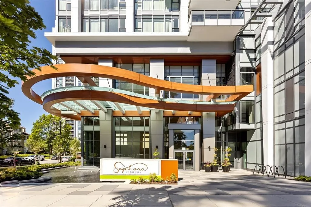 2405 1182 Westwood Street